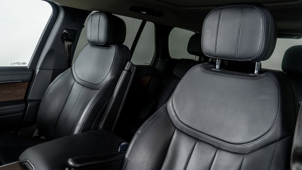2023 Land Rover Range Rover SE photo 3