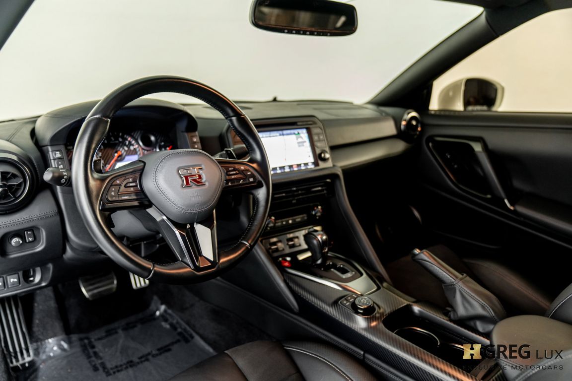 2020 Nissan GT R Premium #1