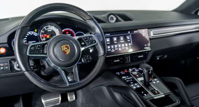 2022 Porsche Cayenne GTS #1