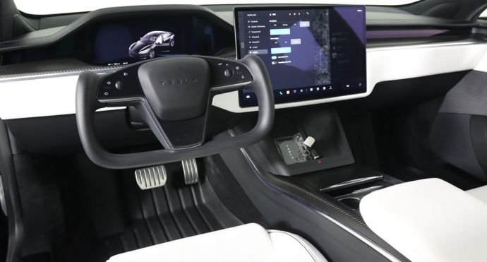 2022 Tesla Model S Plaid #1