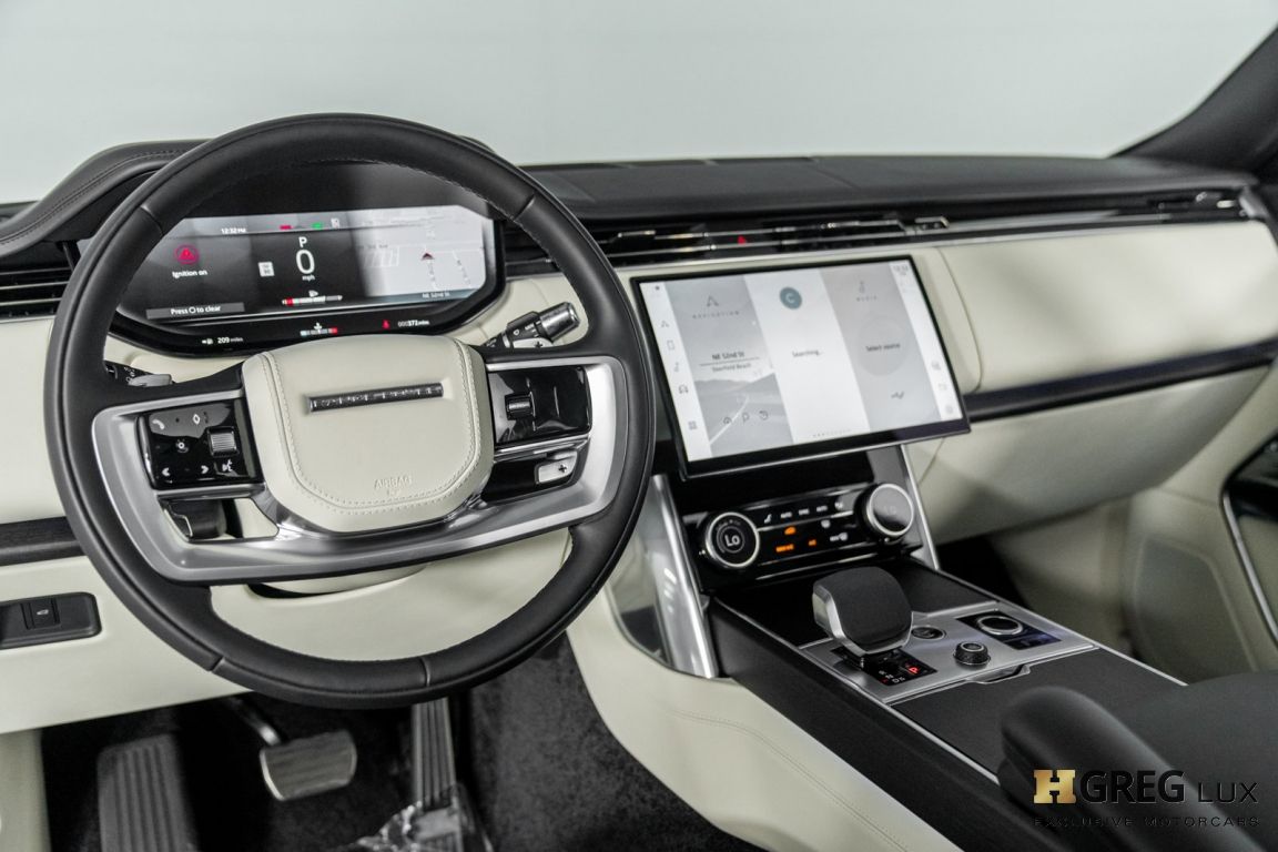 2022 Land Rover Range Rover SE #1