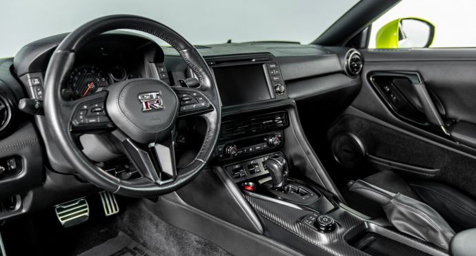 2017 Nissan GT R Premium #1