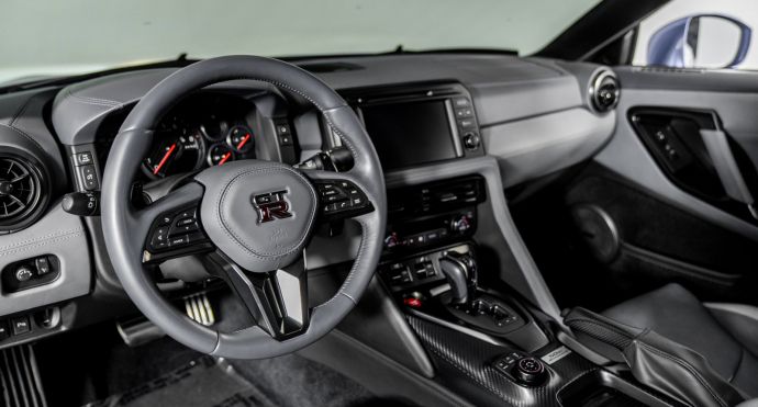 2020 Nissan GT R Premium #1