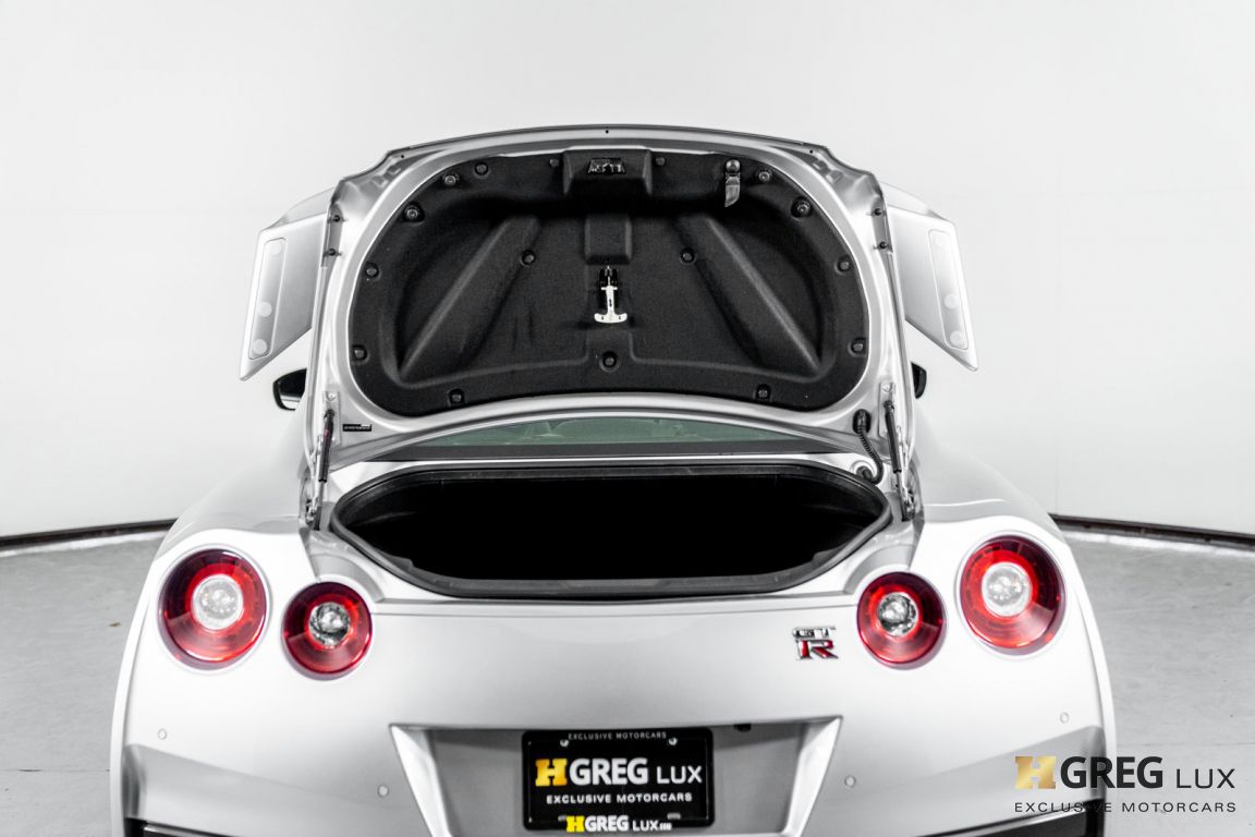 2020 Nissan GT R Premium #43