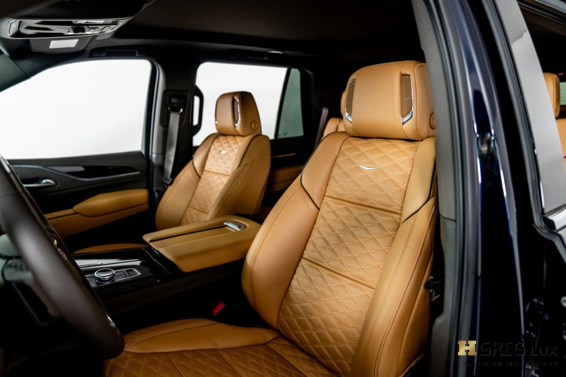 2023 Cadillac Escalade 4WD Premium Luxury #2