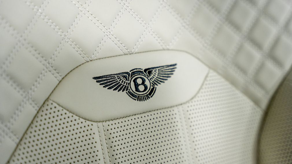 2023 Bentley Bentayga Azure #25
