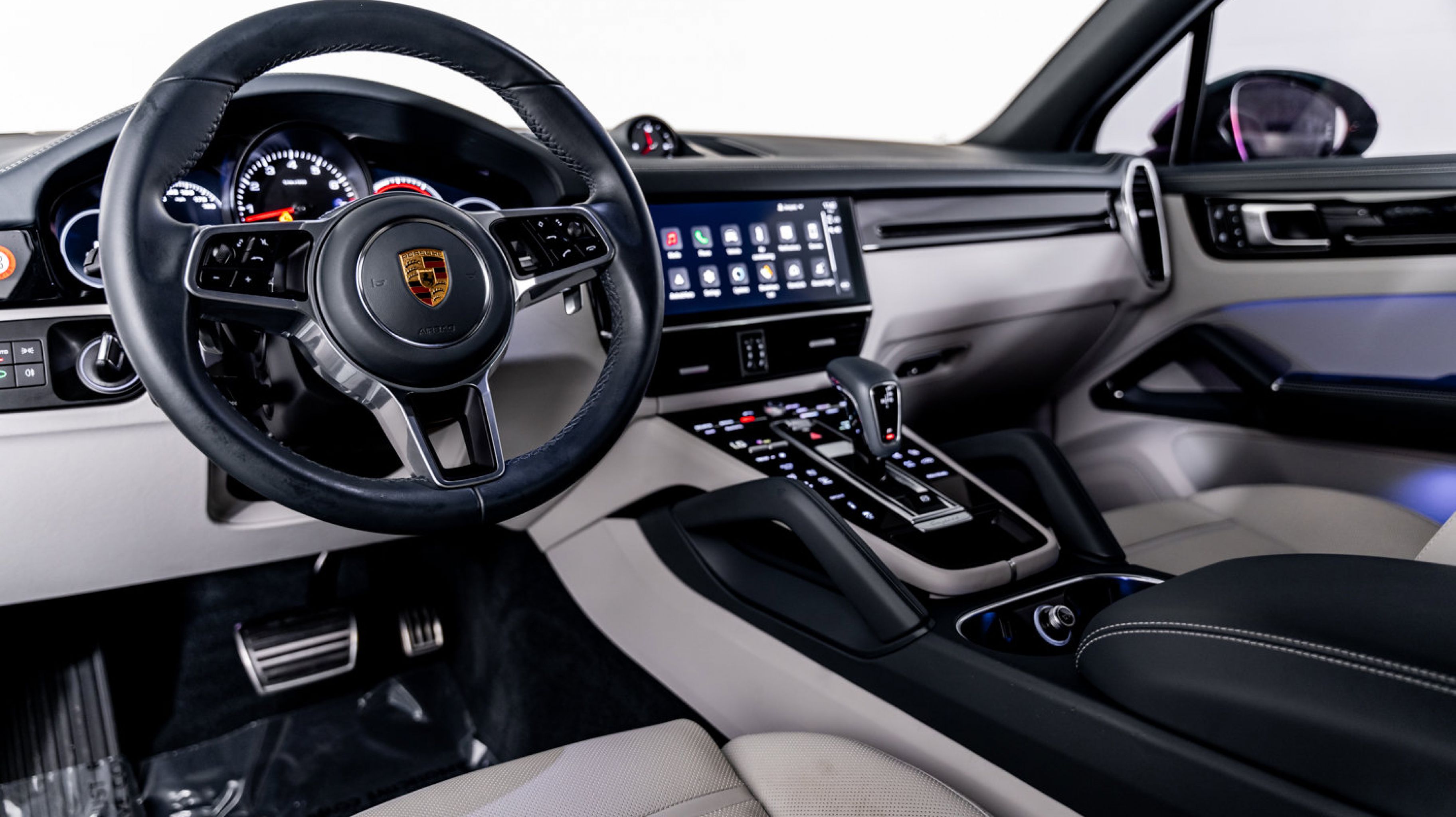 2022 Porsche Cayenne S photo 2