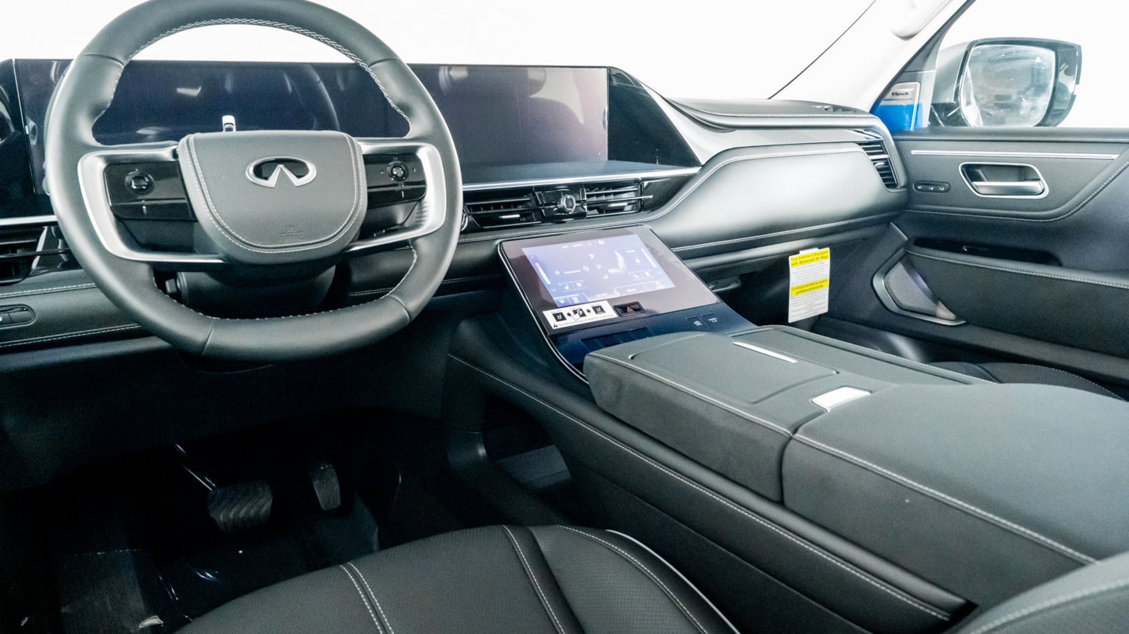 2025 Infiniti QX80 Sensory photo 2