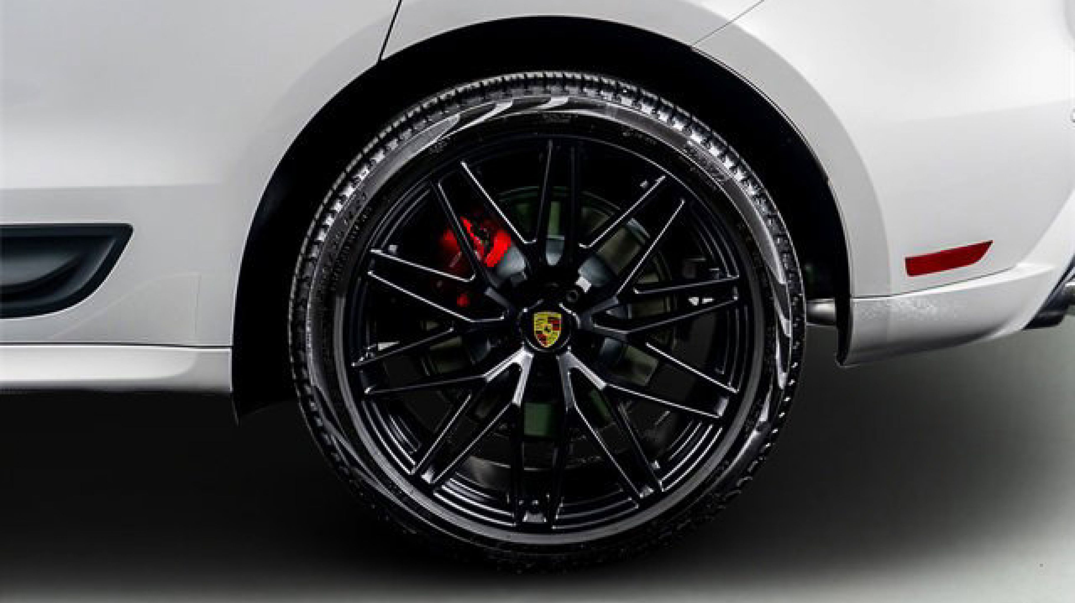 2025 Porsche Macan GTS photo 3