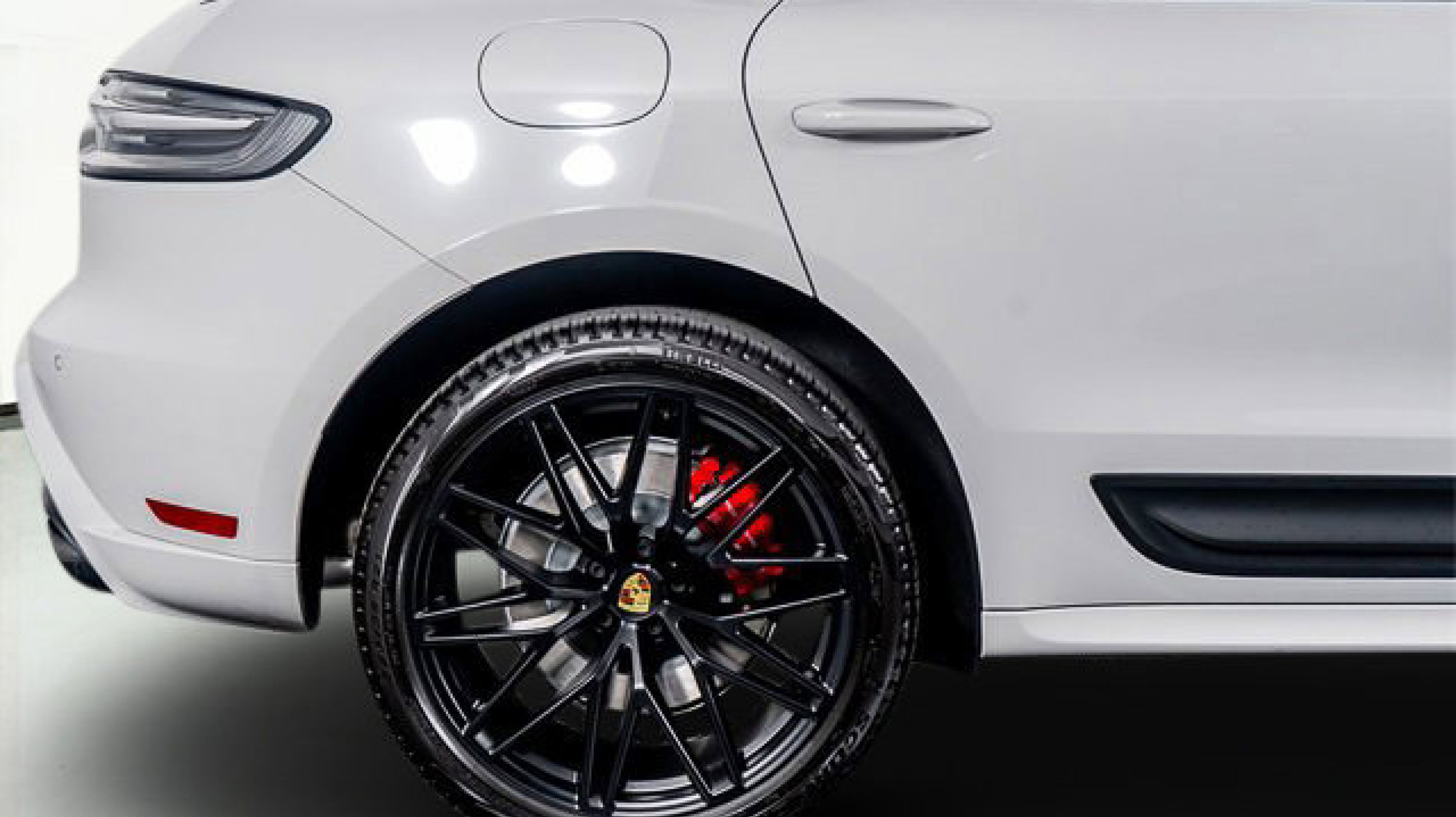 2025 Porsche Macan GTS photo 4