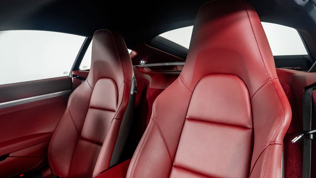 2024 Porsche Cayman photo 3