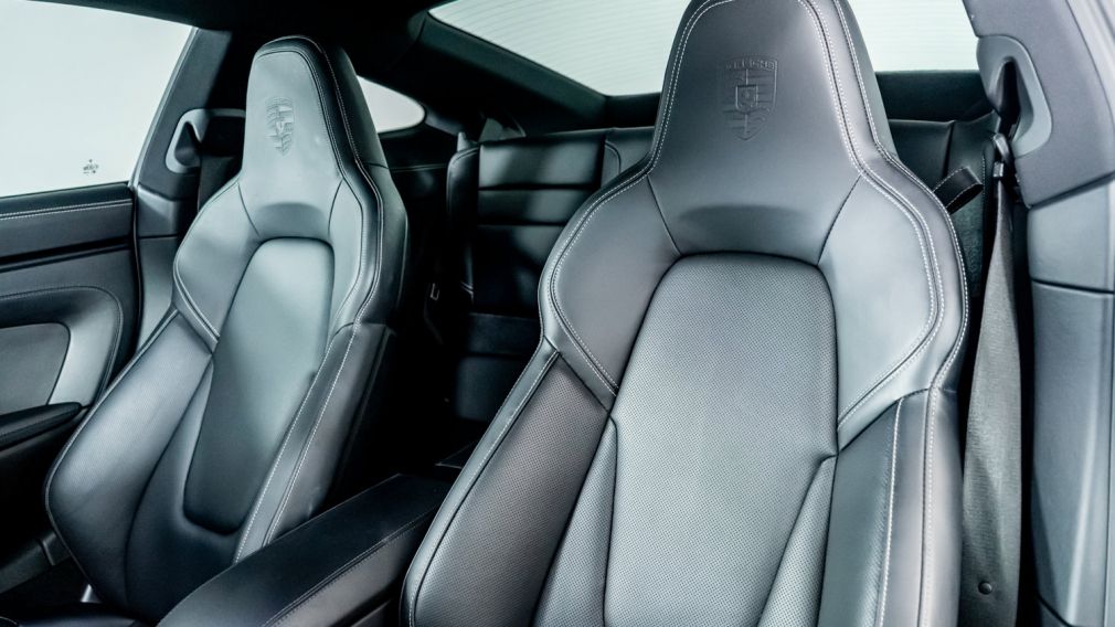 2023 Porsche 911 GTS photo 3