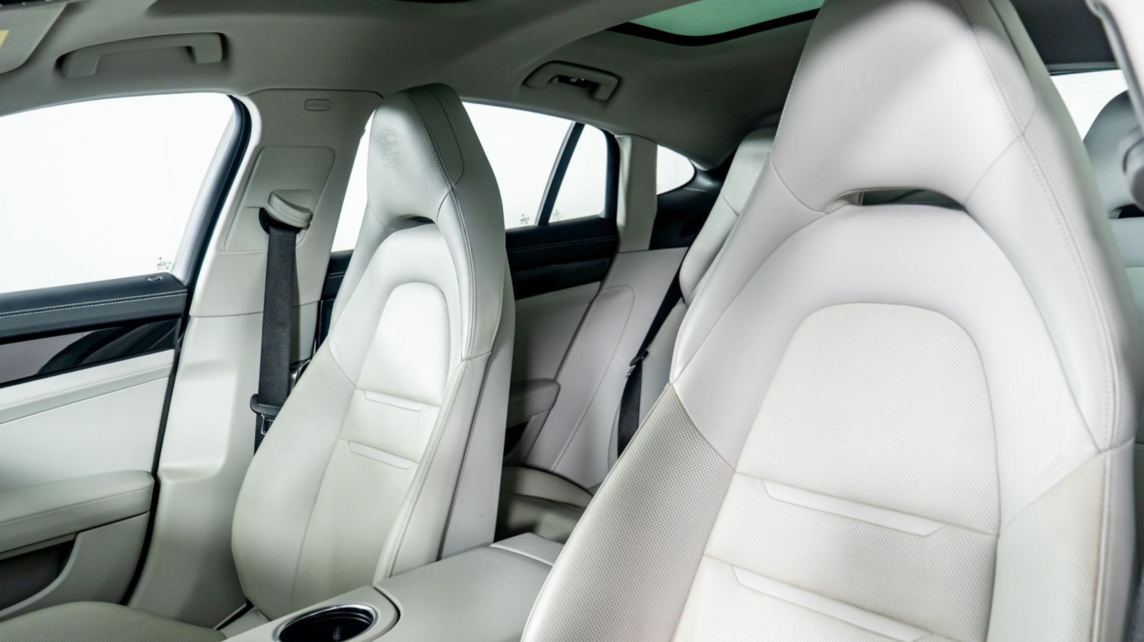 2022 Porsche Panamera 4S photo 3