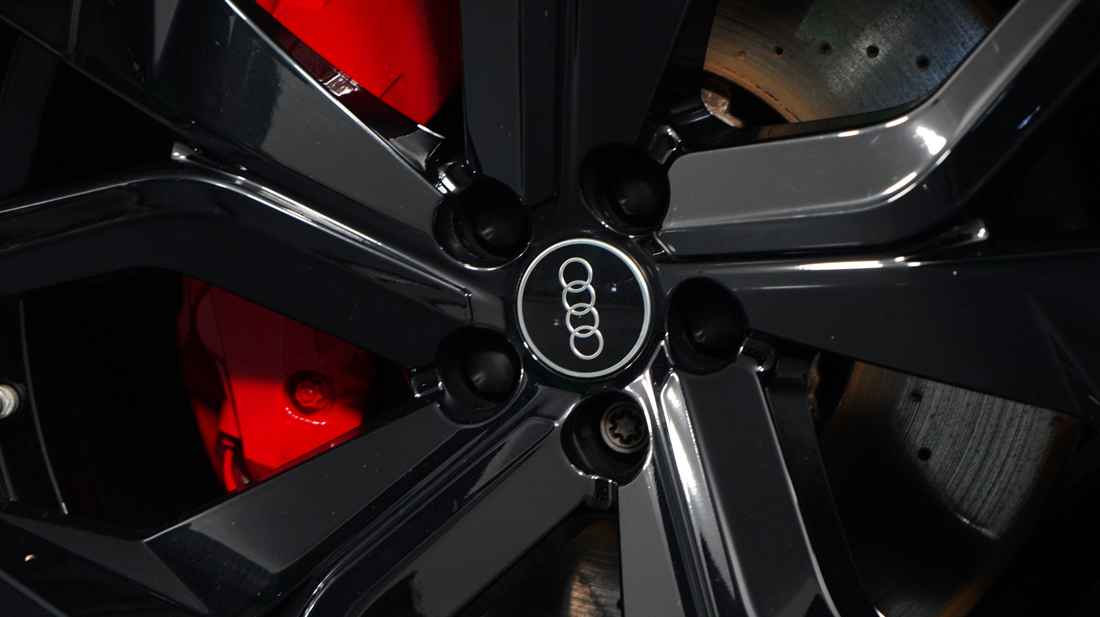 2024 Audi RS Q8 photo 4