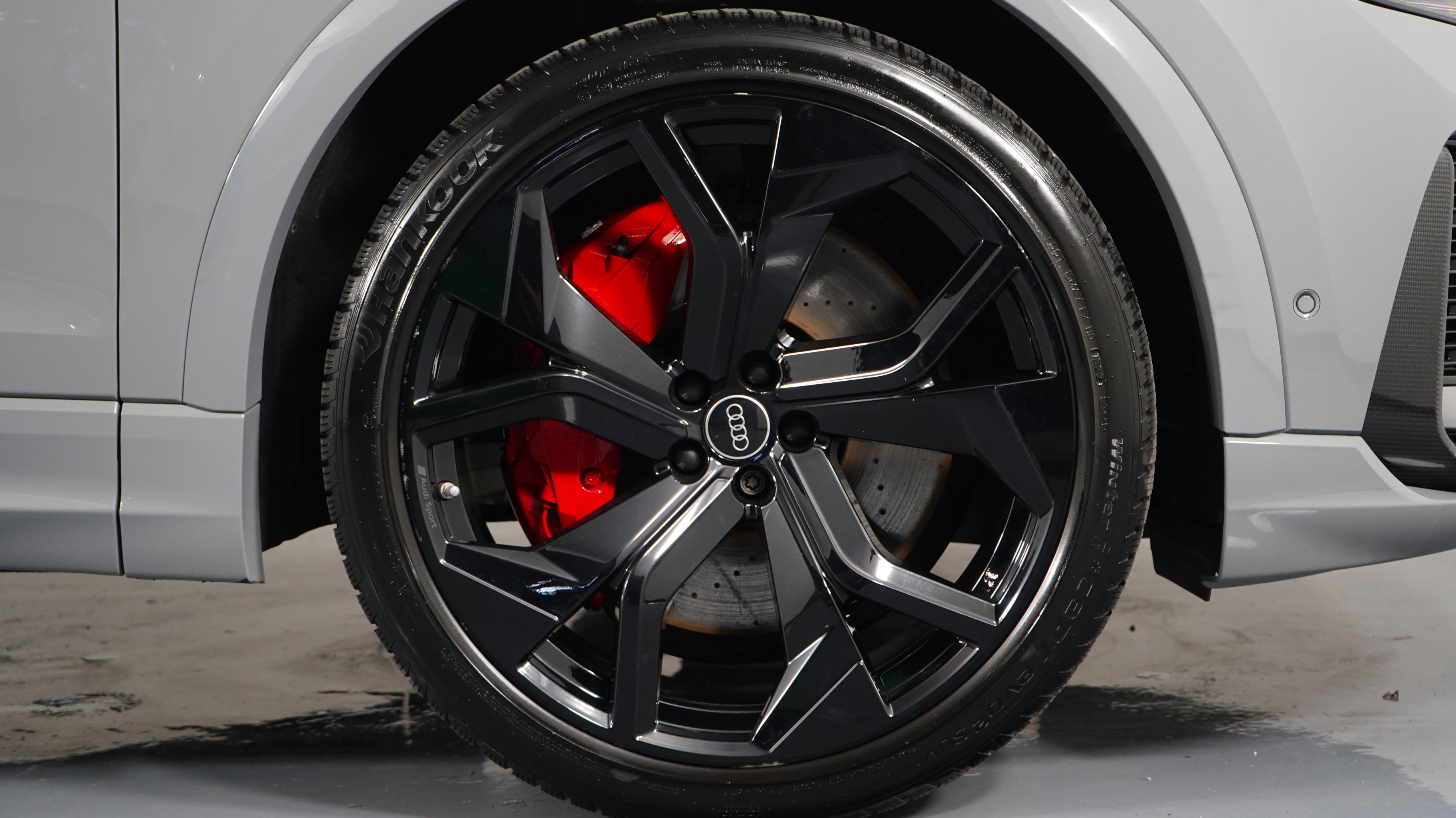 2024 Audi RS Q8 photo 3