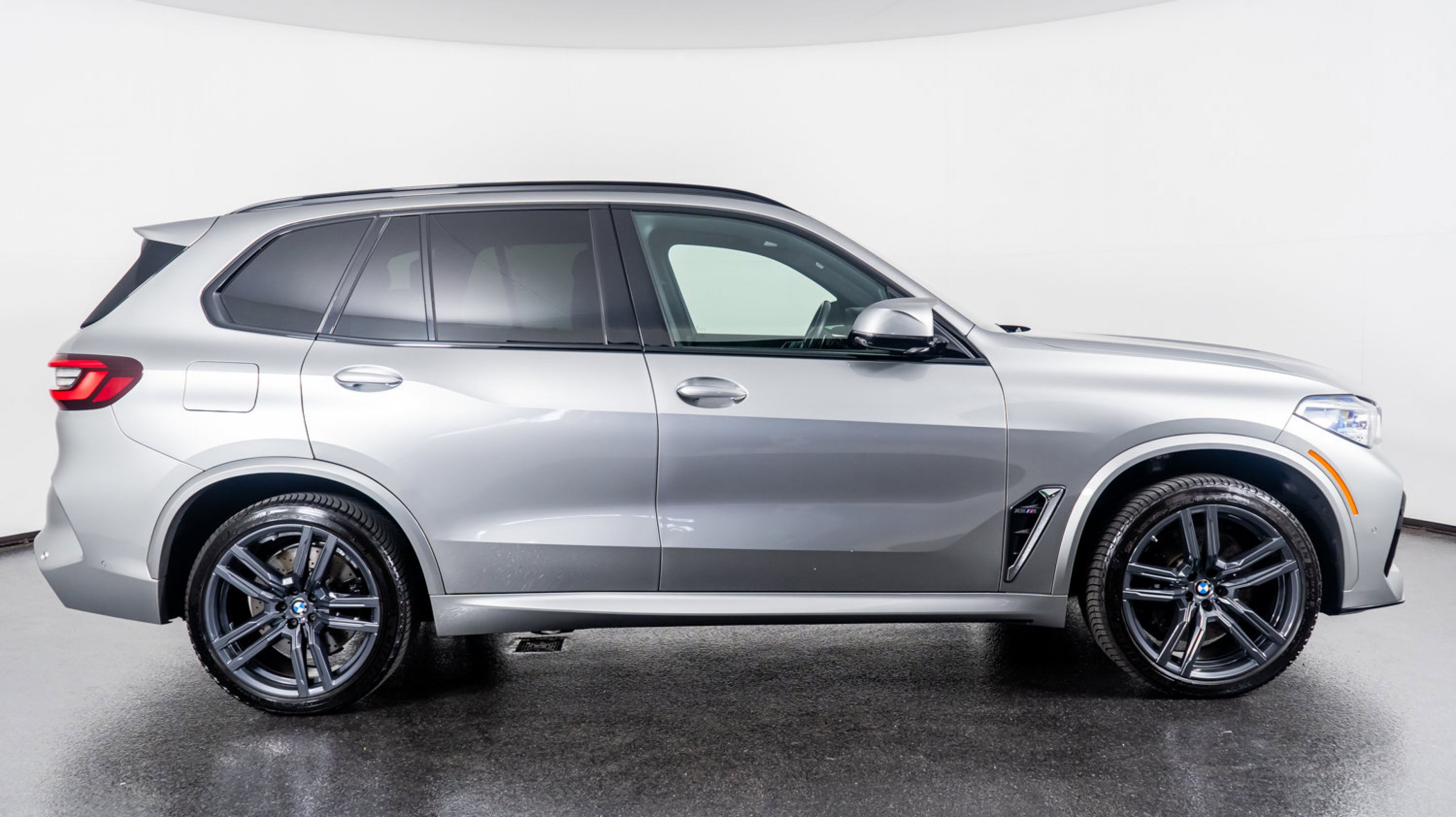 2021 Bmw X5 M photo 2