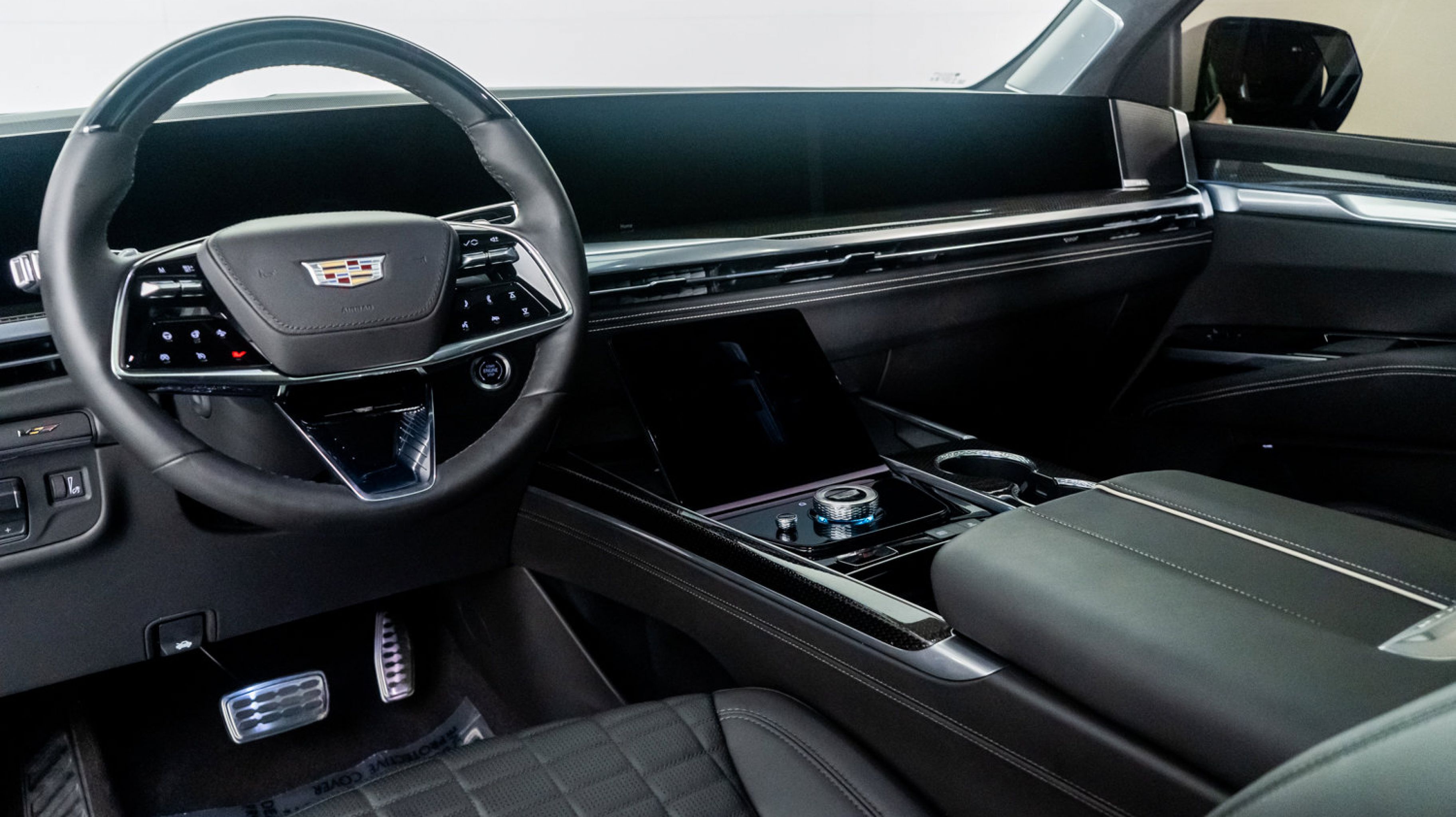 2025 Cadillac Escalade V-Series photo 2