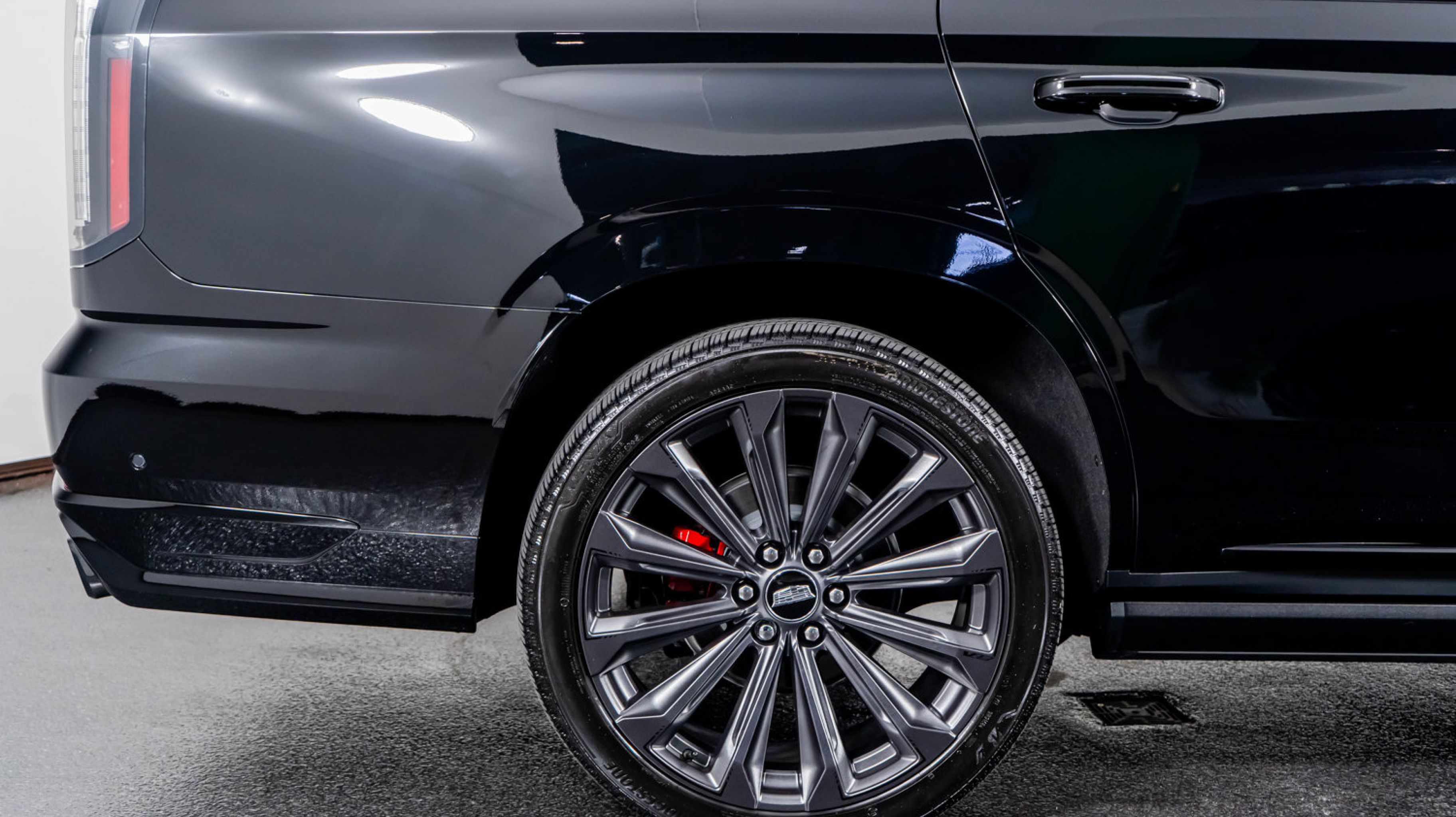 2025 Cadillac Escalade V-Series photo 6