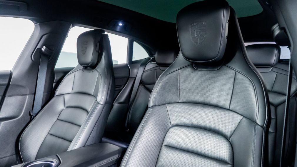 2022 Porsche Taycan 4S Cross Turismo photo 3