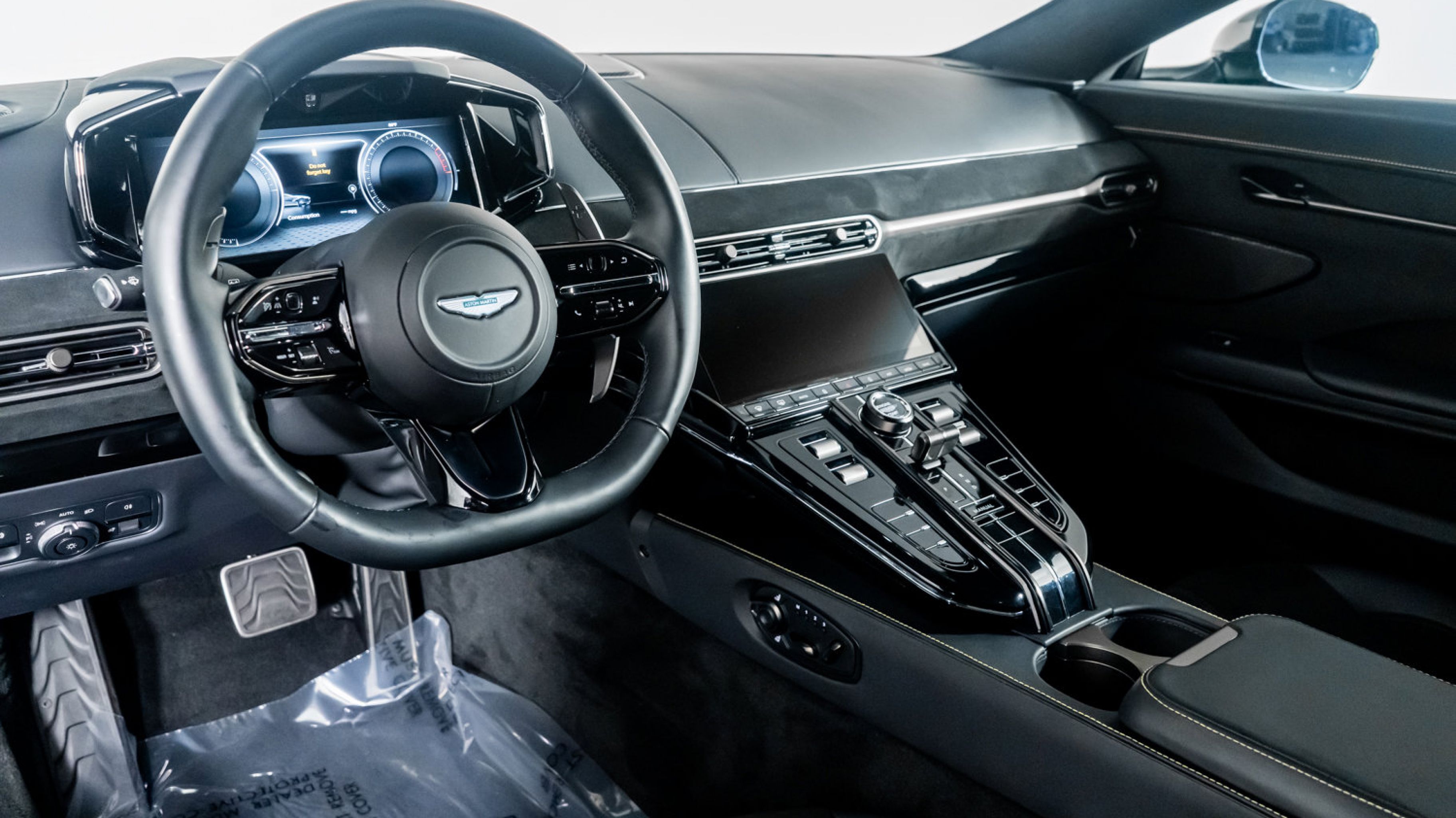 2025 Aston Martin Vantage LE photo 2