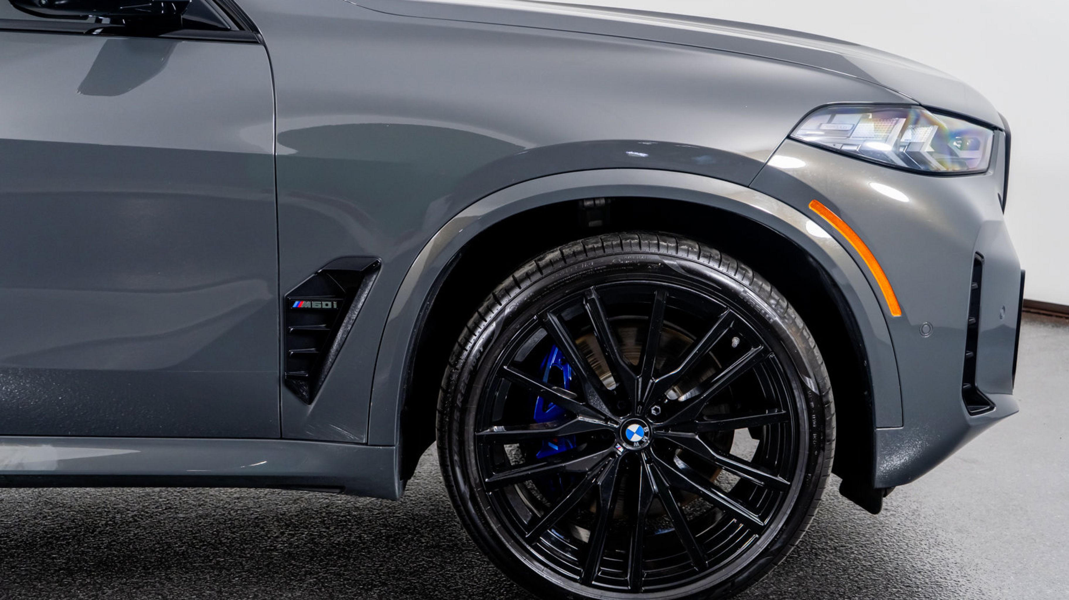 2025 Bmw X5 M60i photo 3