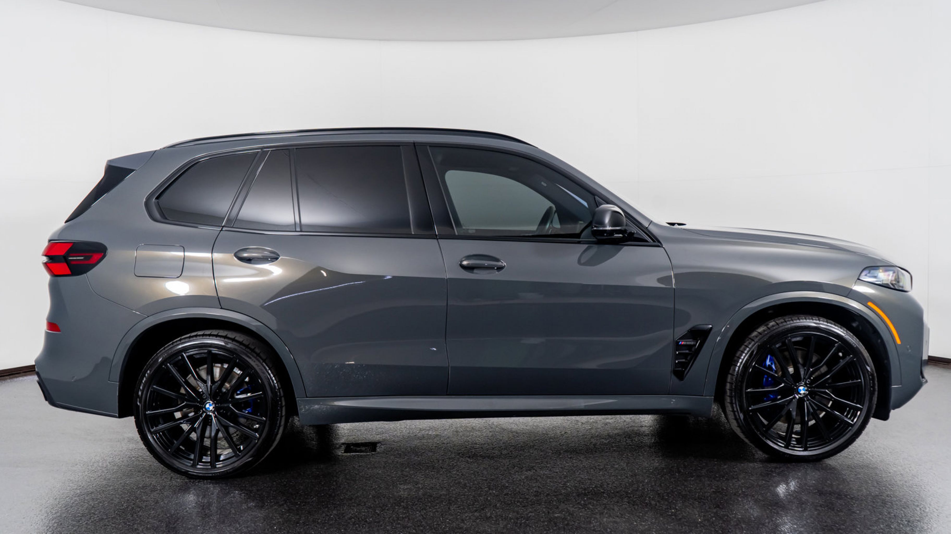 2025 Bmw X5 M60i photo 2
