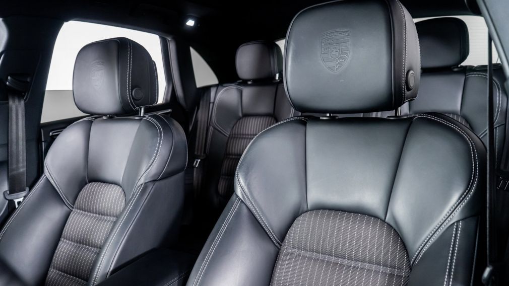 2025 Porsche Macan T photo 3