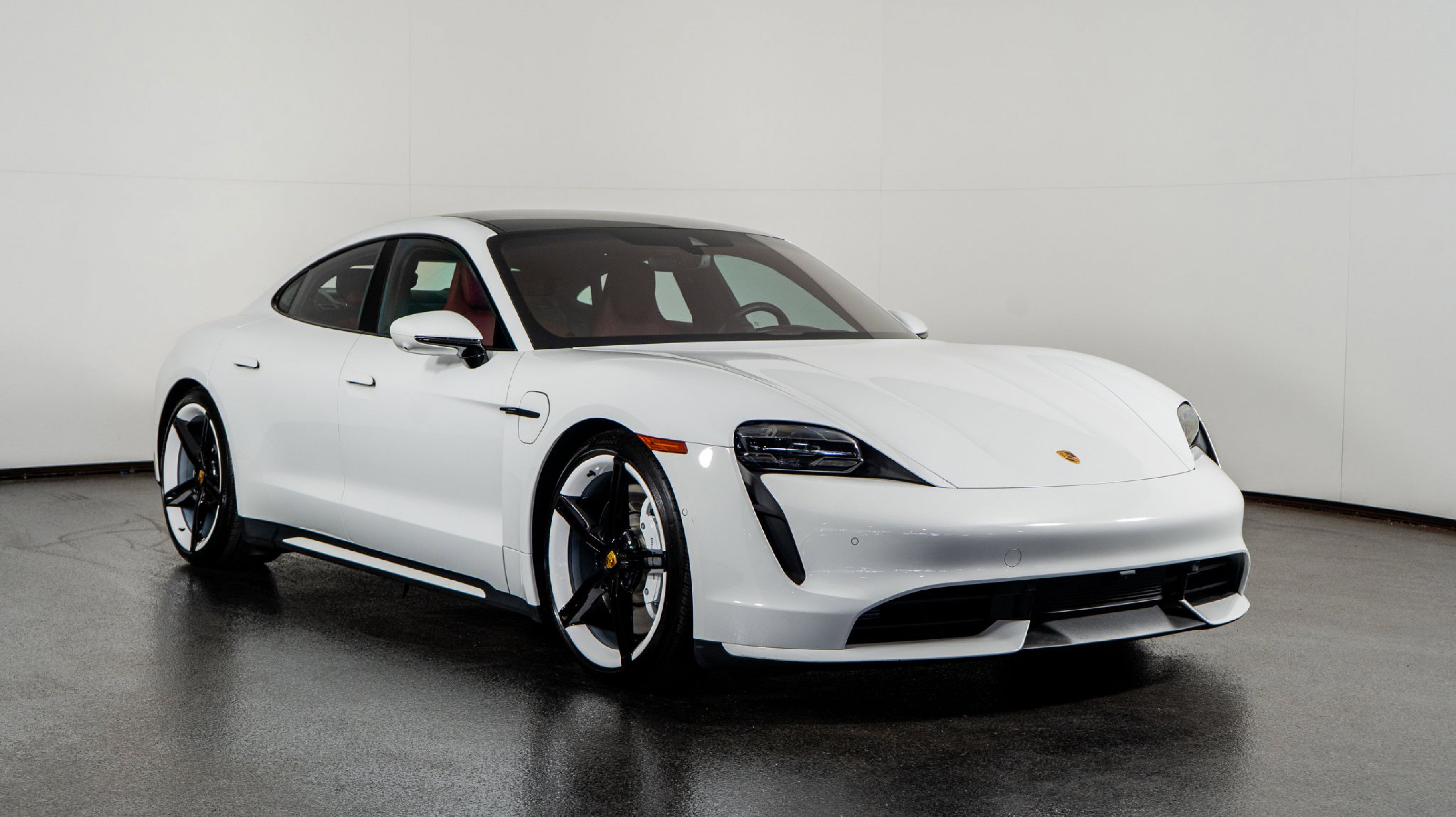 2024 Porsche Taycan Turbo S photo 4