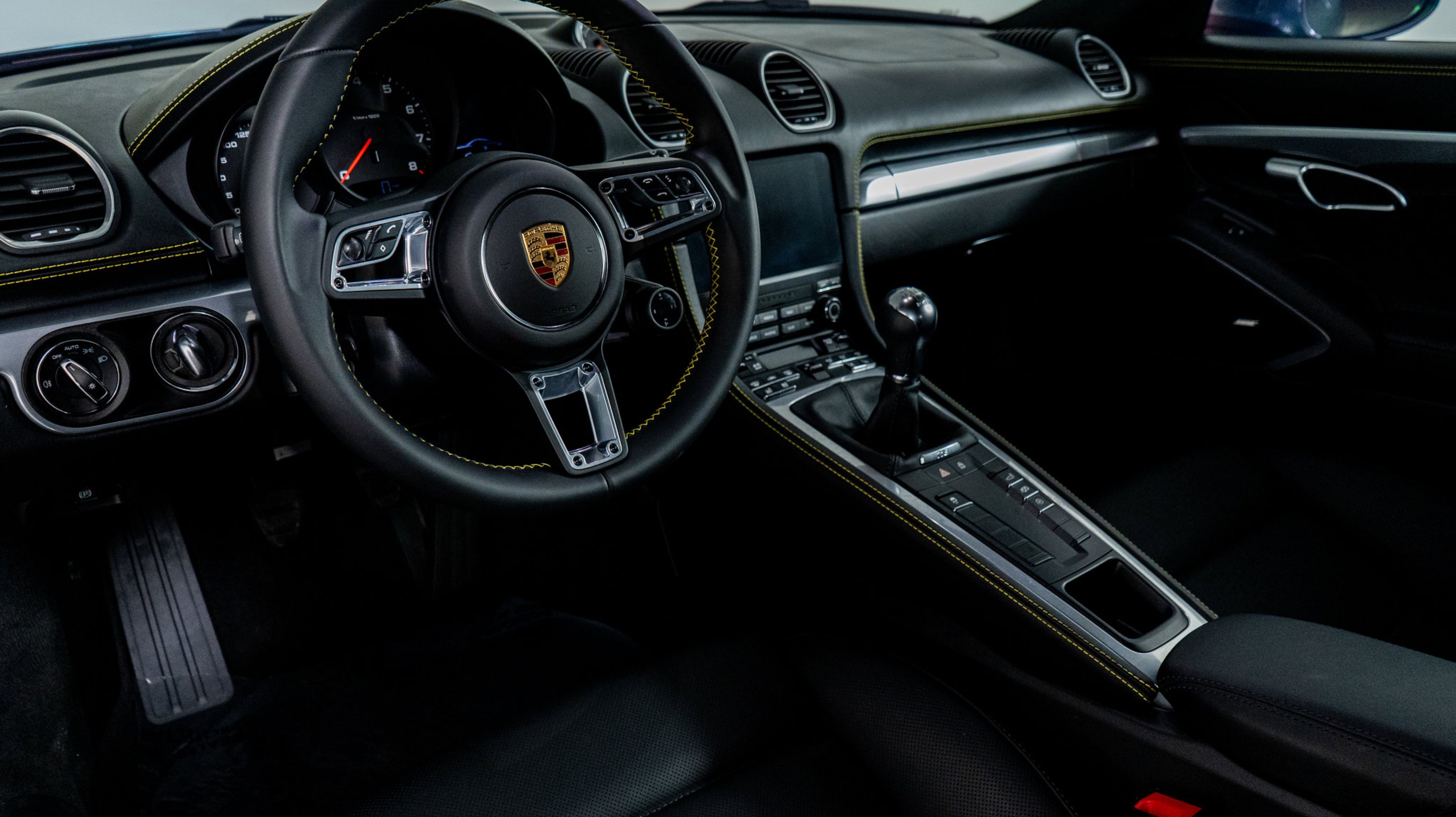 2025 Porsche Cayman Base photo 2