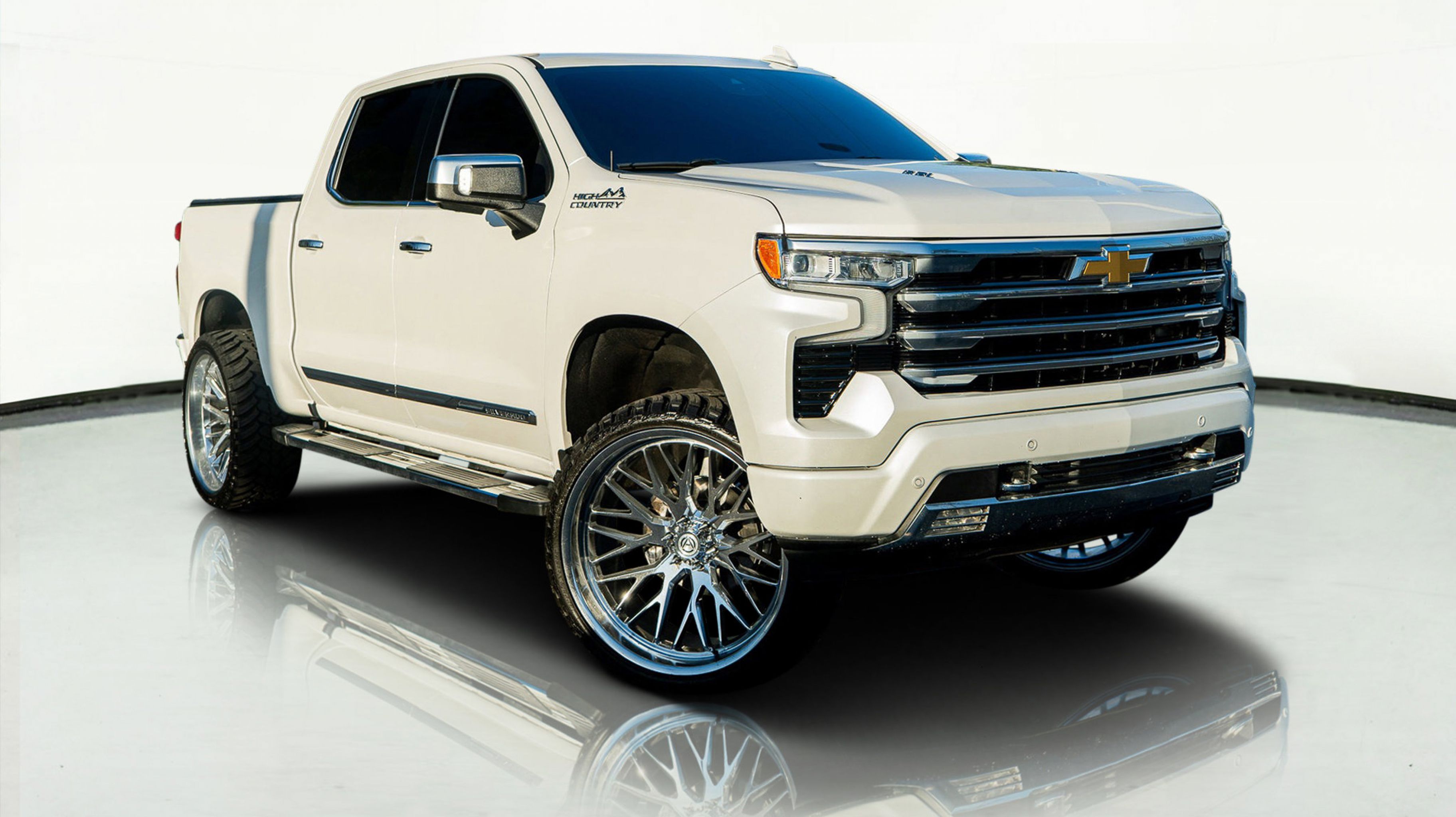 2023 Chevrolet Silverado 1500 High Country's photo