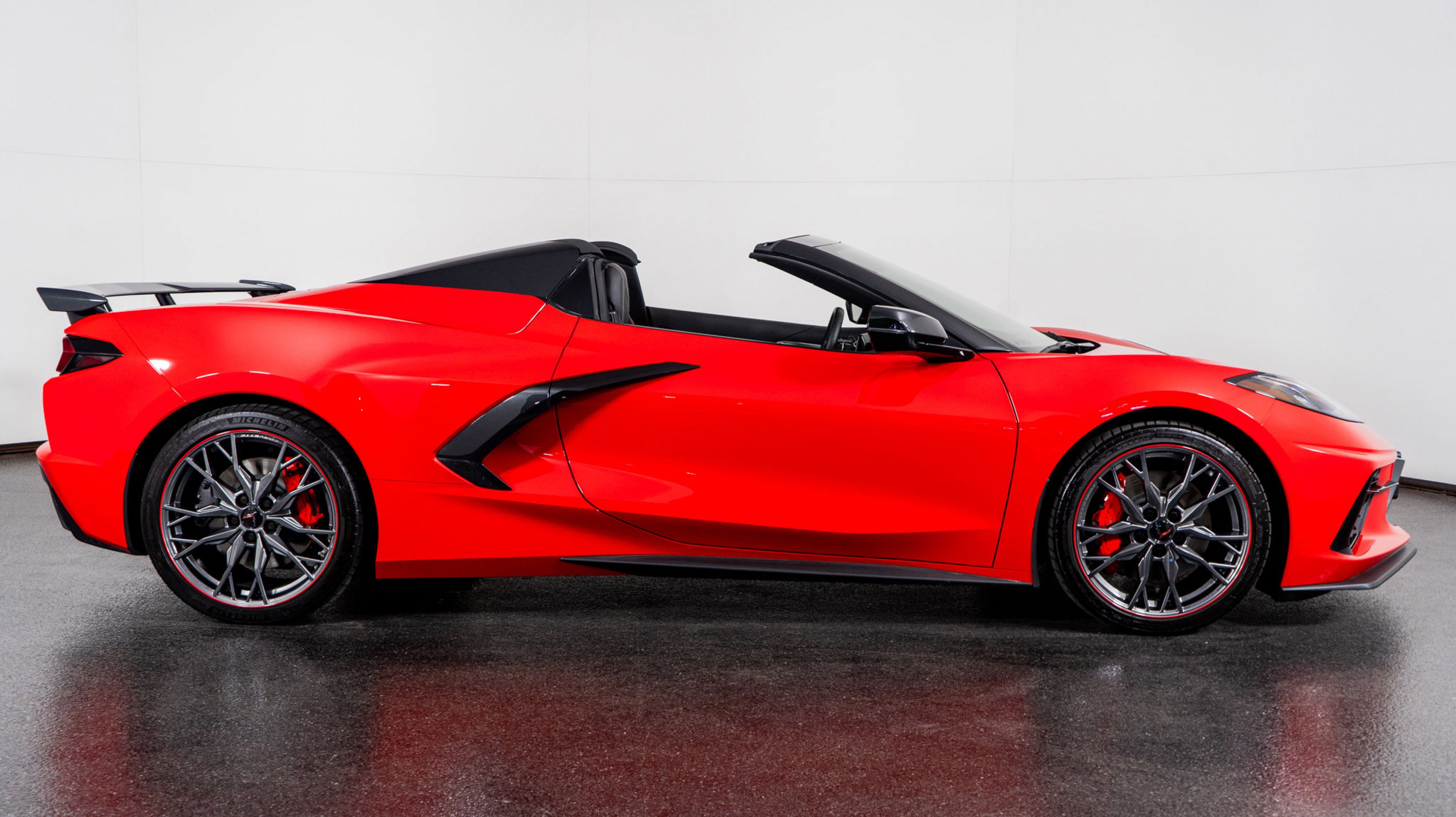 2025 Chevrolet Corvette Stingray 2LT photo 4