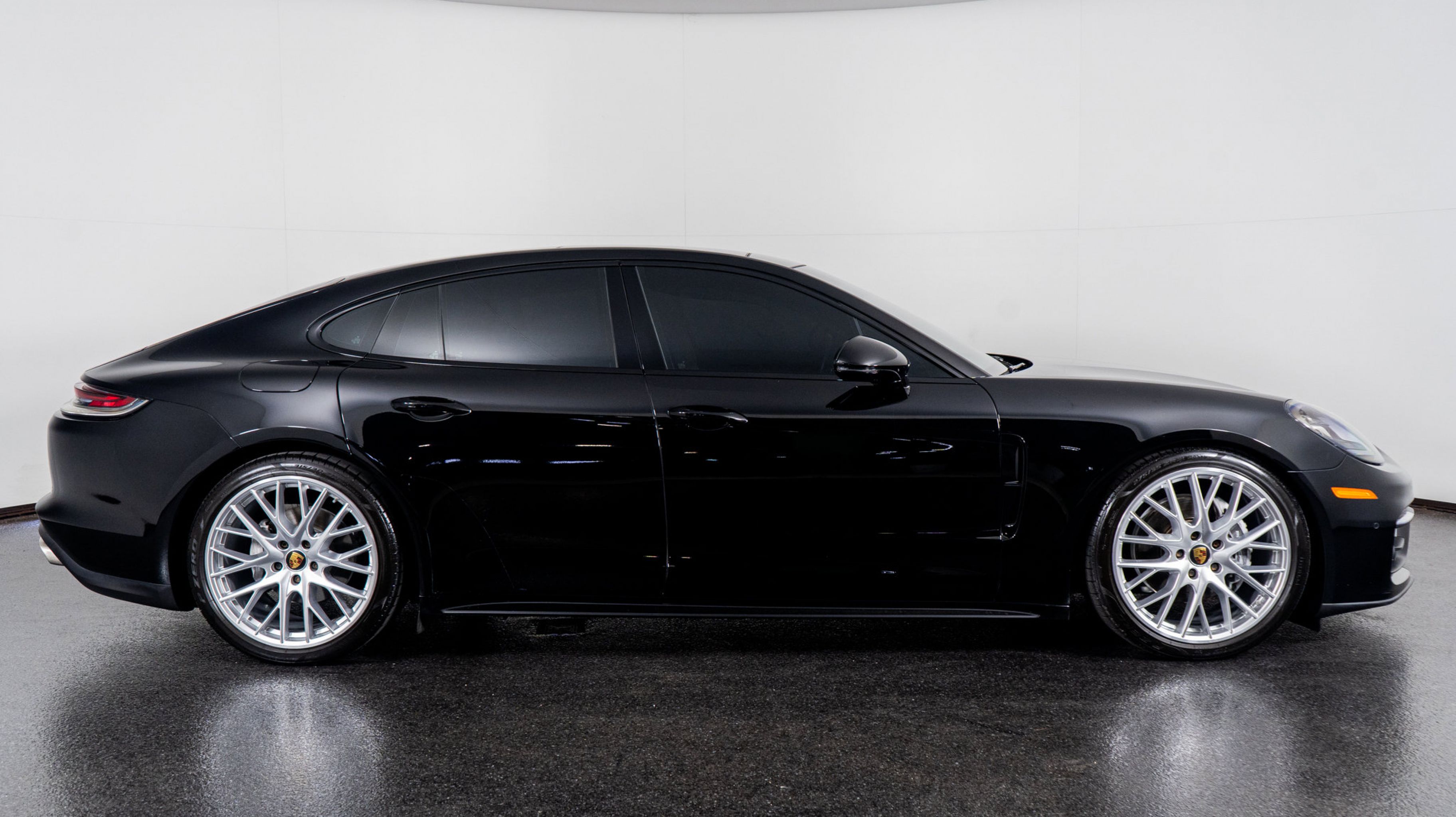 2022 Porsche Panamera 4 Platinum photo 4