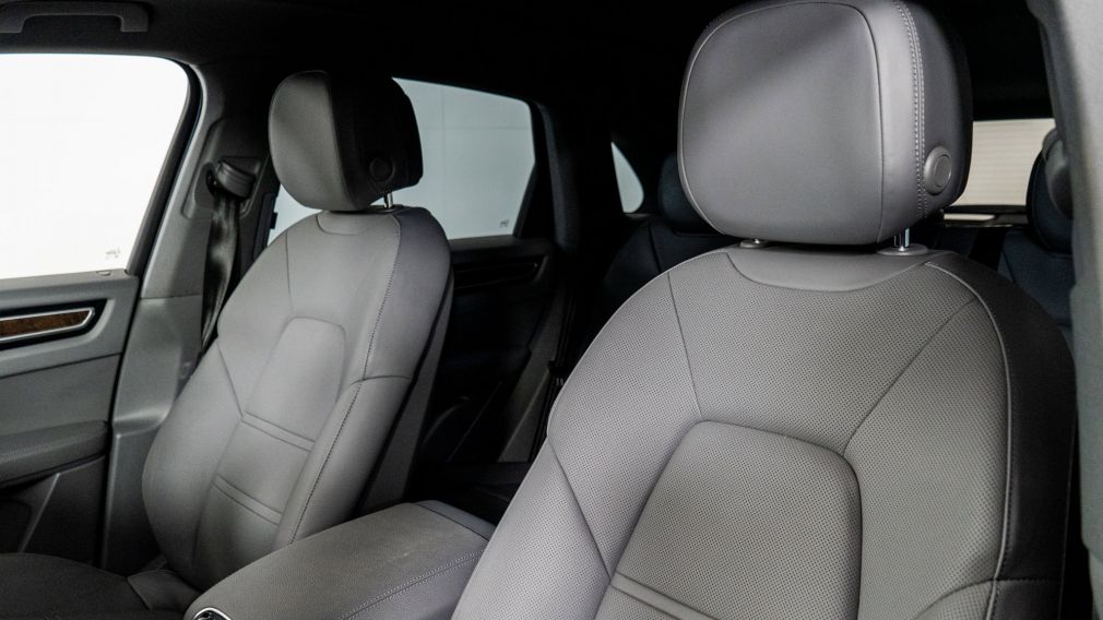 2022 Porsche Cayenne S photo 2