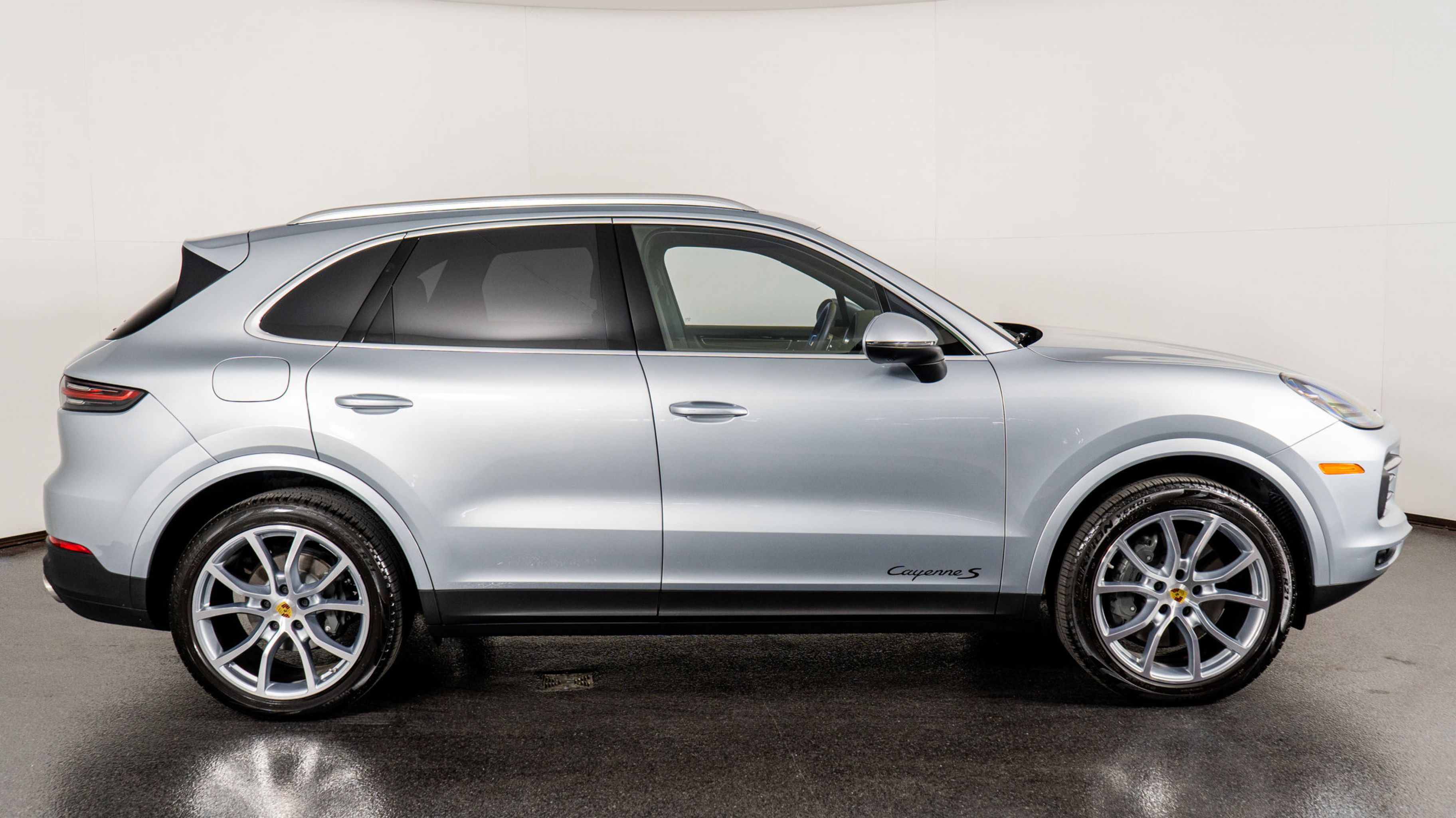 2022 Porsche Cayenne S photo 4