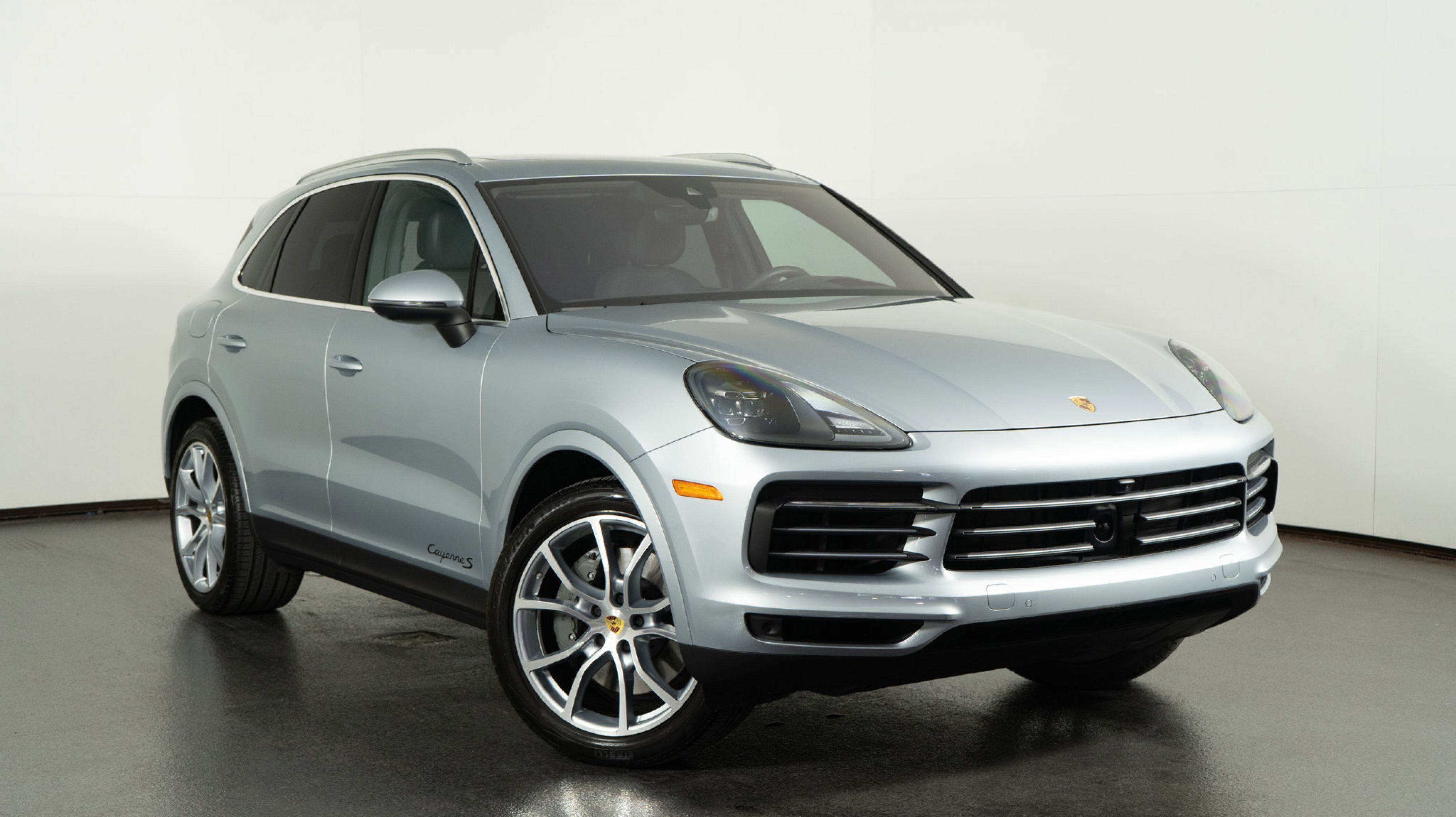 2022 Porsche Cayenne S's photo