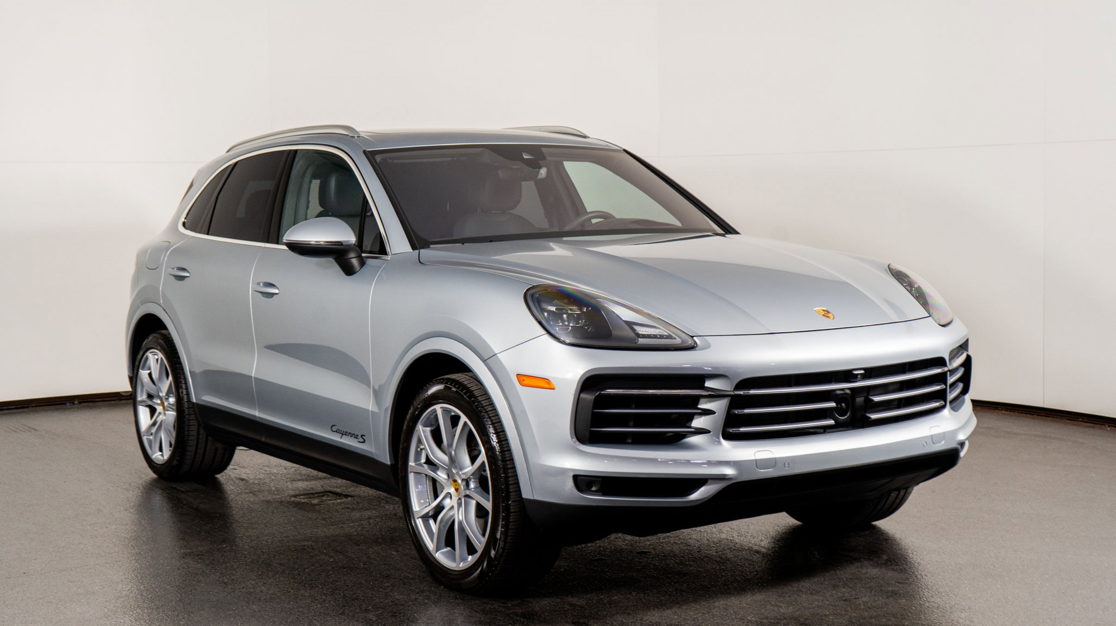 2022 Porsche Cayenne S photo 3