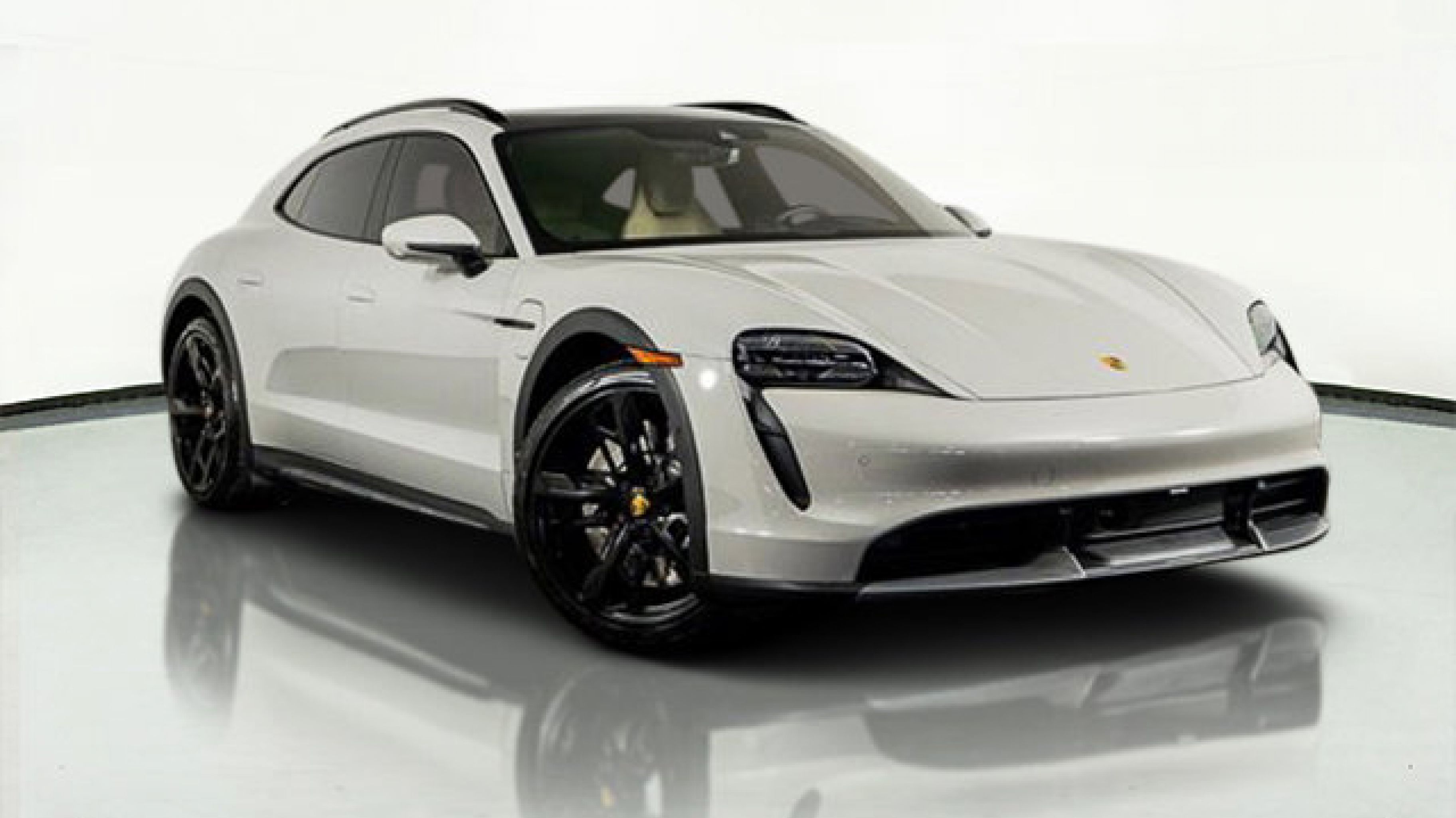 2024 Porsche Taycan Turbo Cross Turismo photo 4