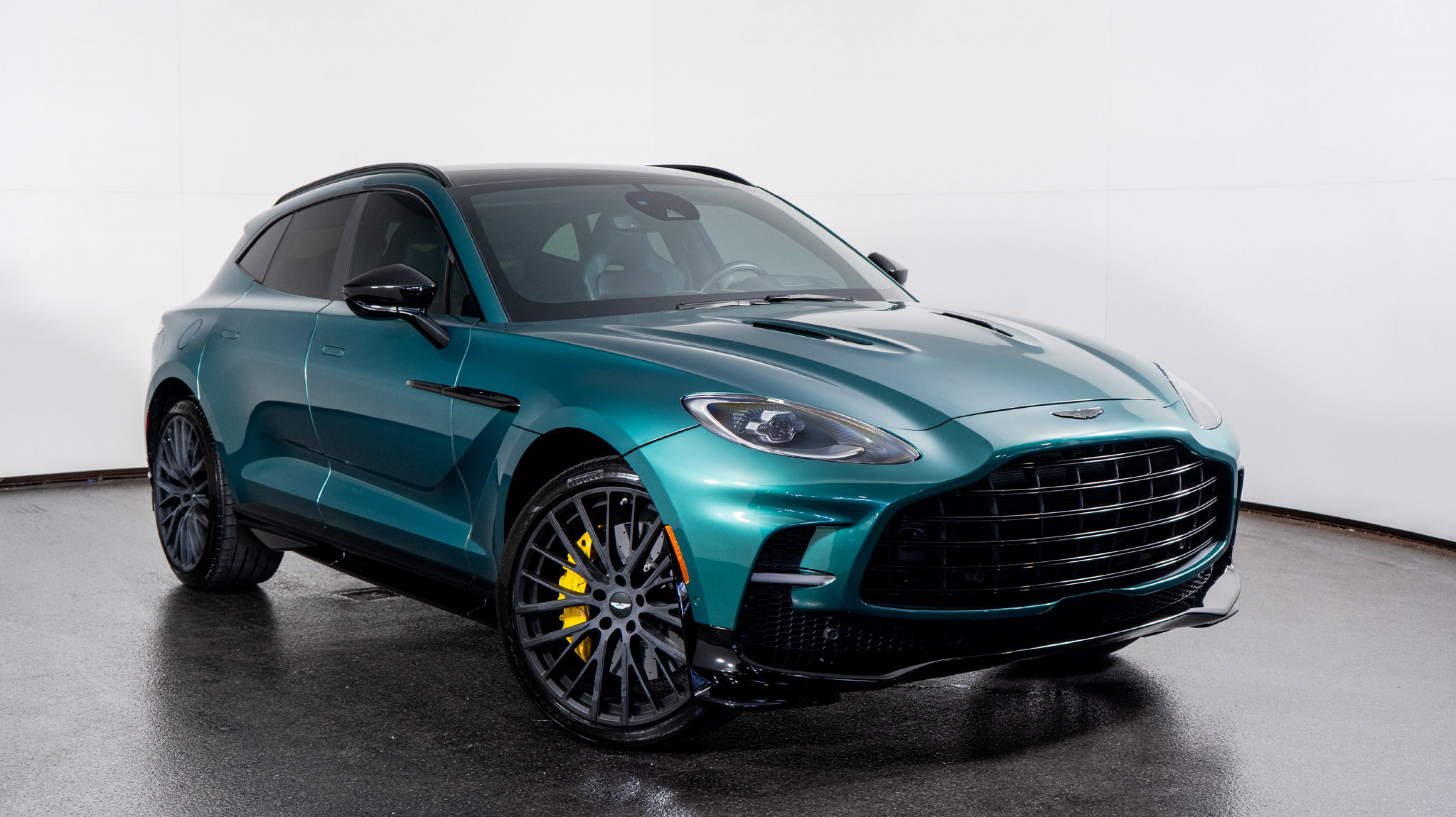 2023 Aston Martin DBX 707's photo