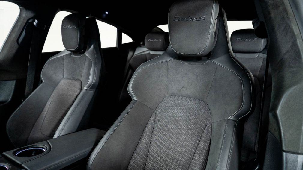 2021 Porsche Taycan Turbo S photo 3