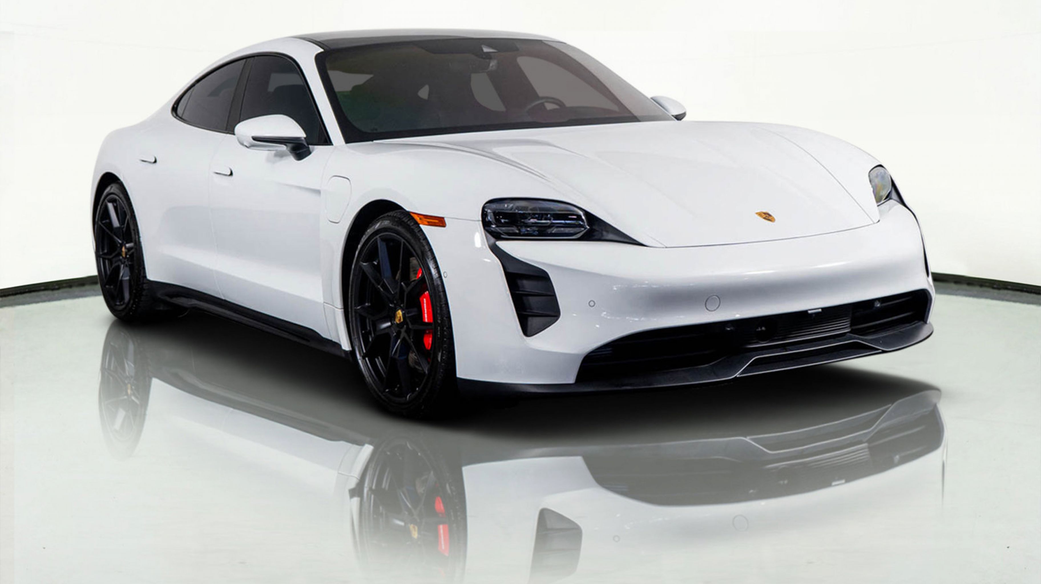 2024 Porsche Taycan GTS's photo