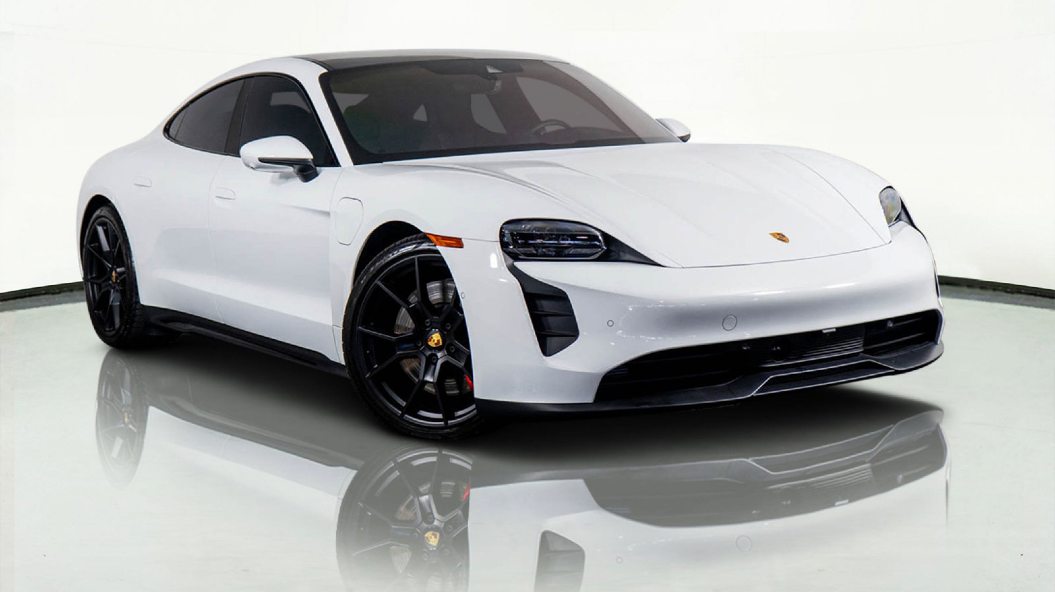 2024 Porsche Taycan GTS photo 4