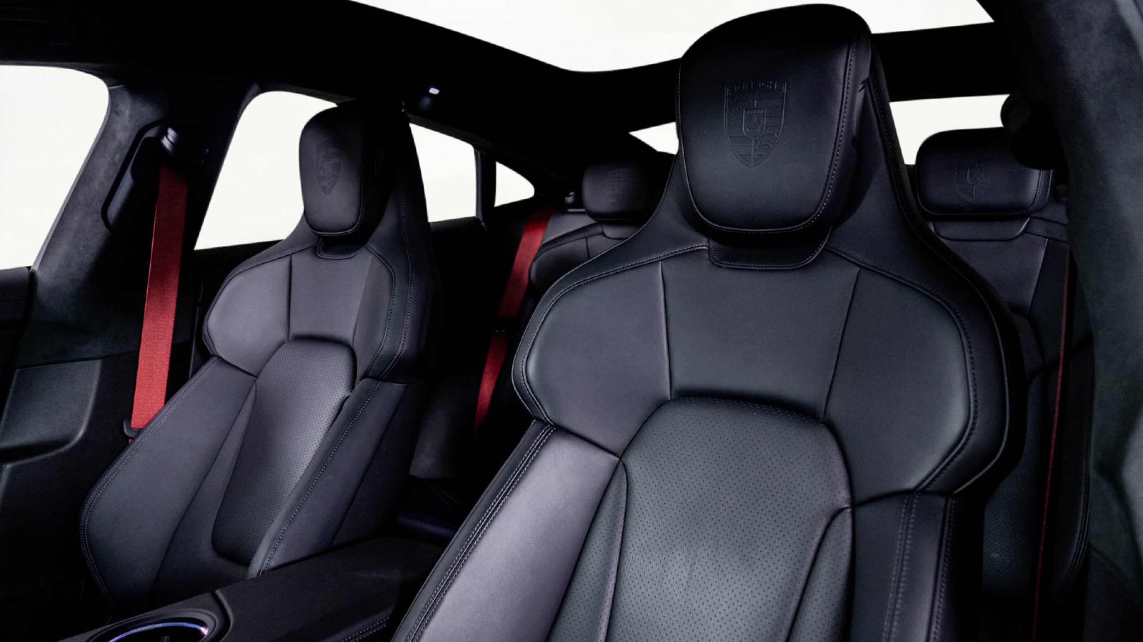 2024 Porsche Taycan GTS photo 3