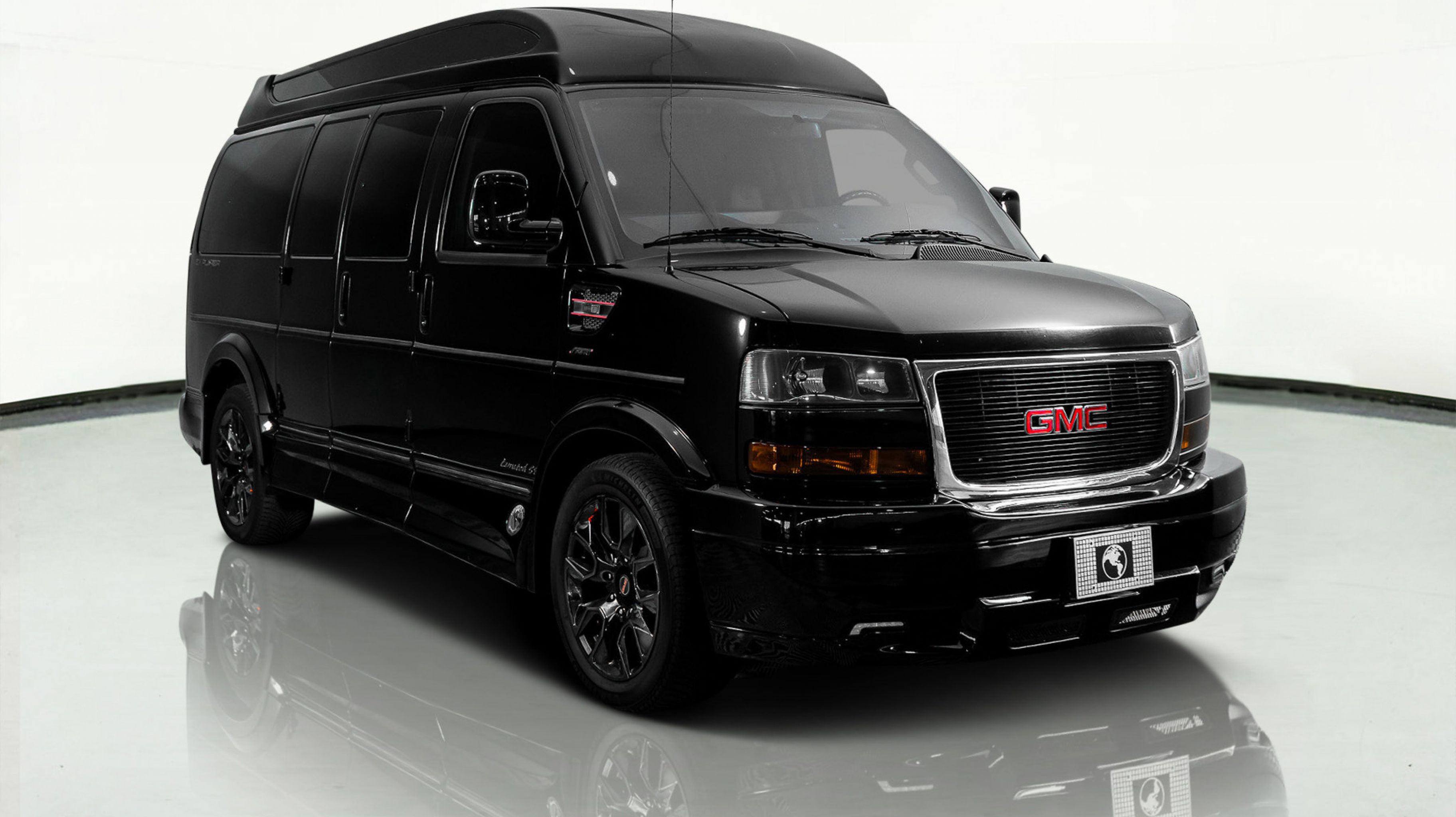 2023 GMC Savana Cargo Work Van's photo