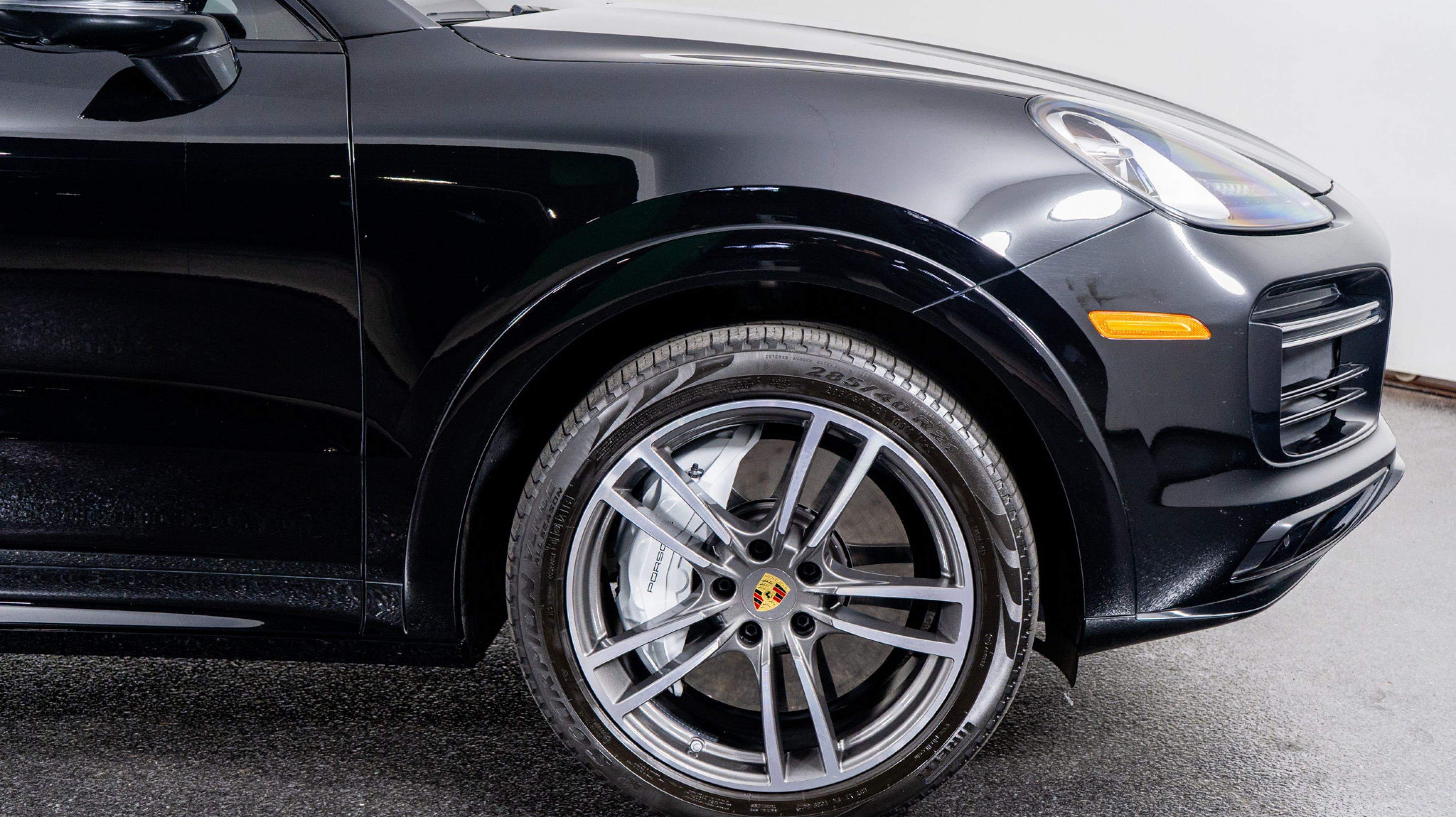 2023 Porsche Cayenne Turbo Coupe photo 2