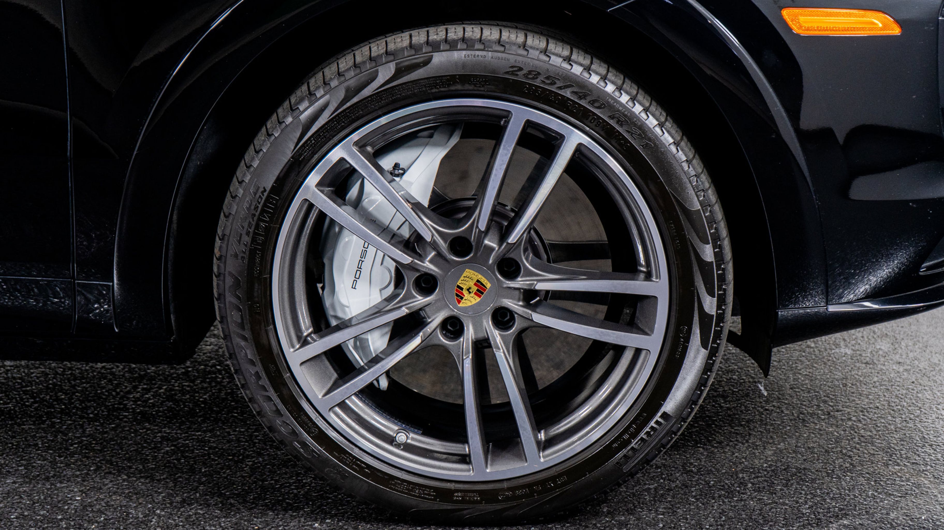 2023 Porsche Cayenne Turbo Coupe photo 3