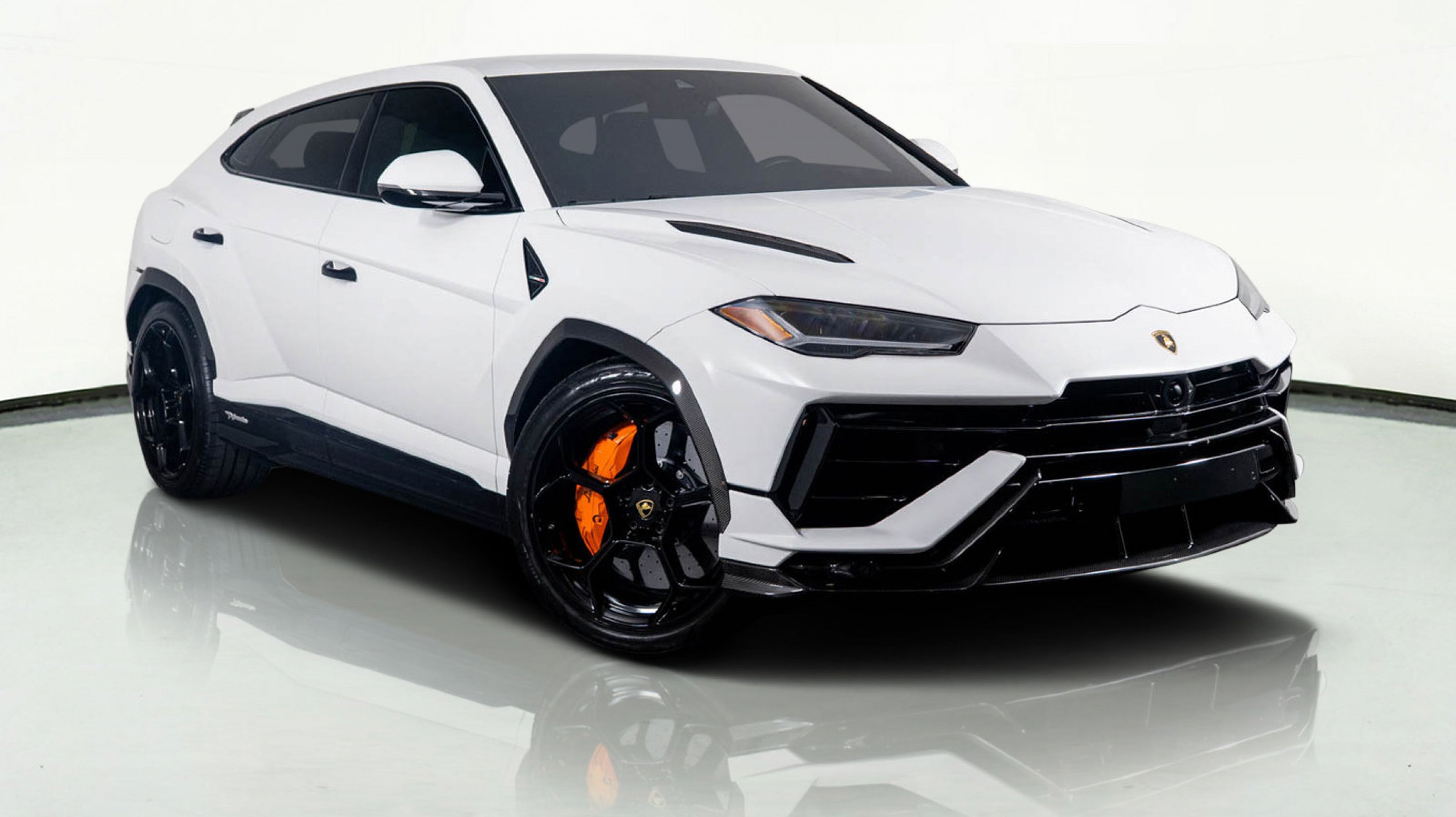 2023 Lamborghini Urus Performante's photo