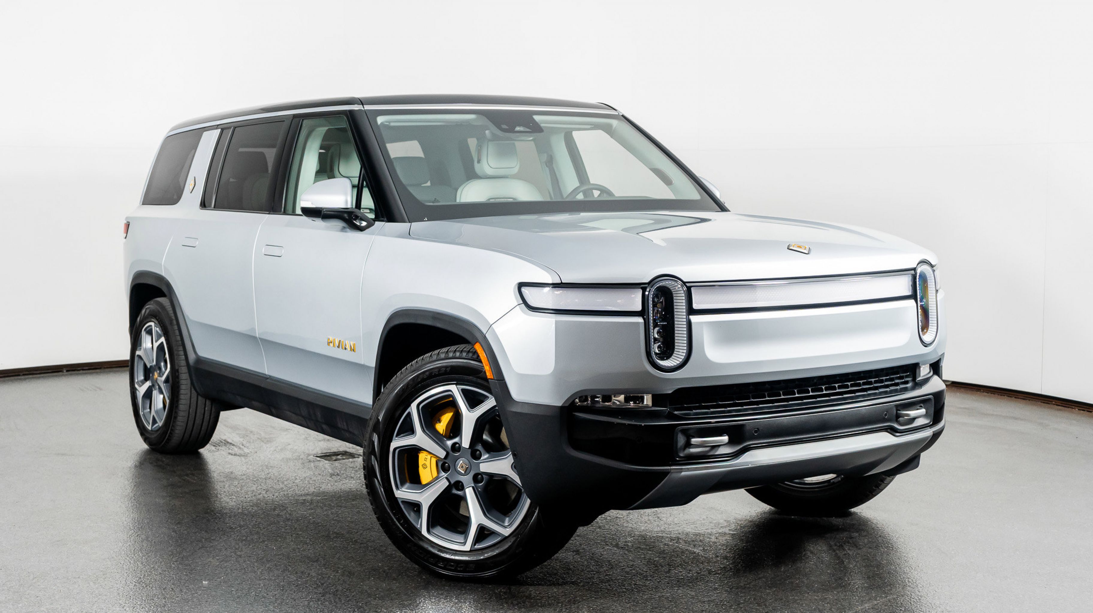 2024 Rivian R1S Adventure's photo