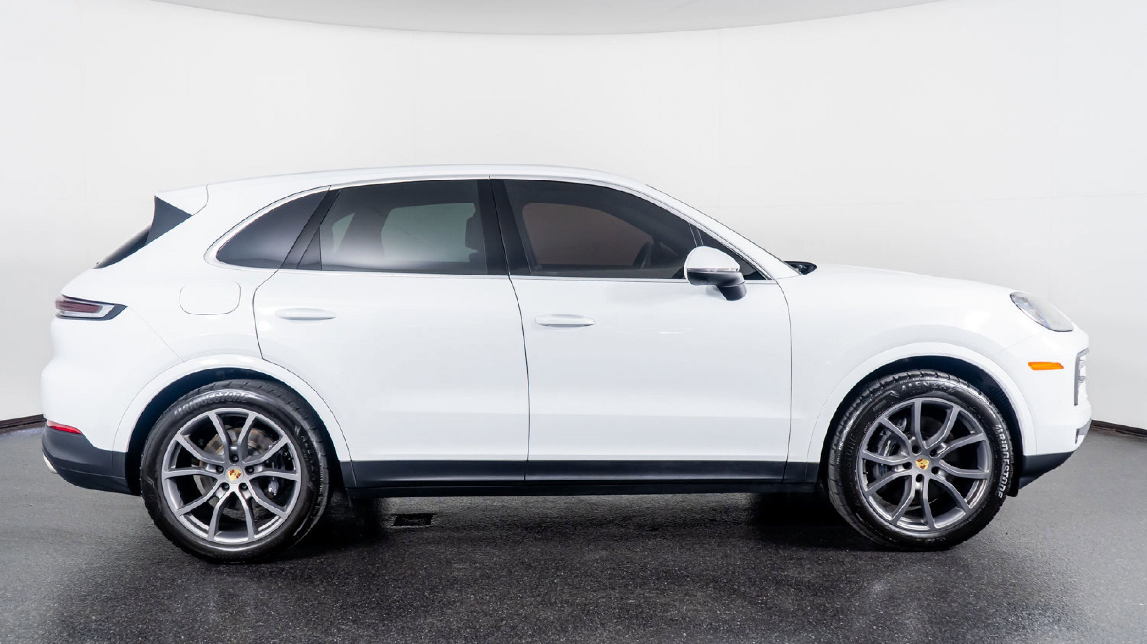 2024 Porsche Cayenne photo 3