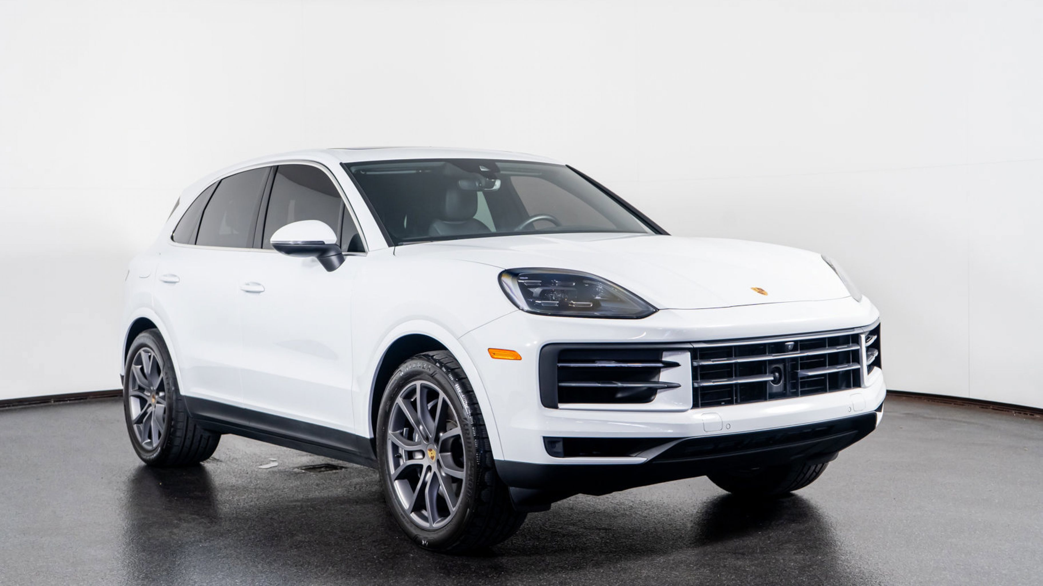2024 Porsche Cayenne photo 2