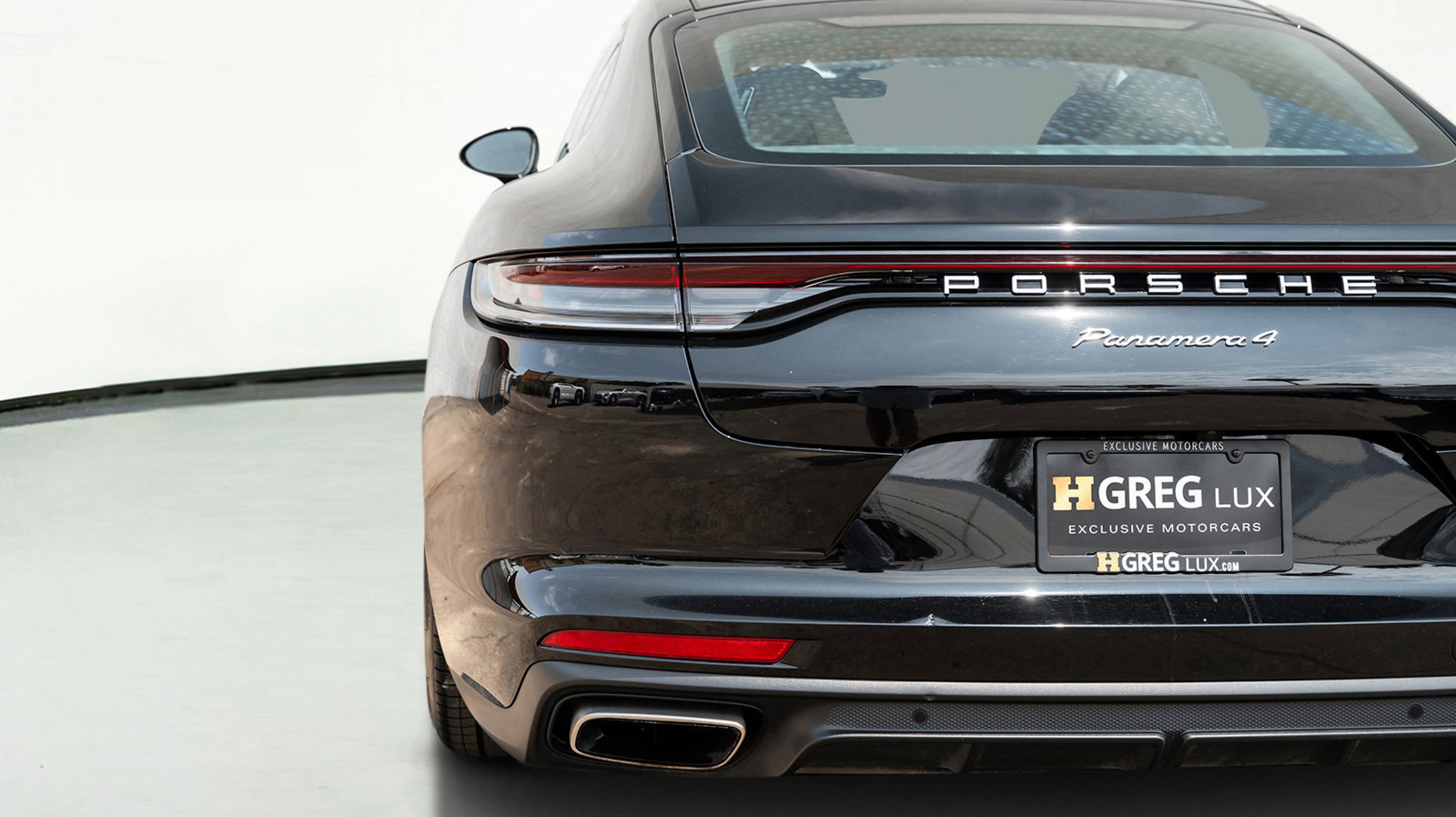 2022 Porsche Panamera 4 photo 2
